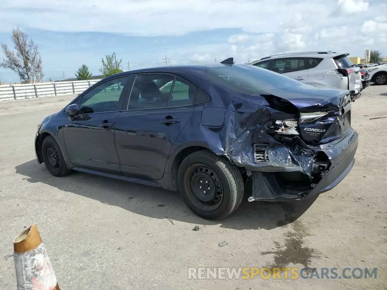 2 Photograph of a damaged car 5YFEPRAE6LP051240 TOYOTA COROLLA 2020