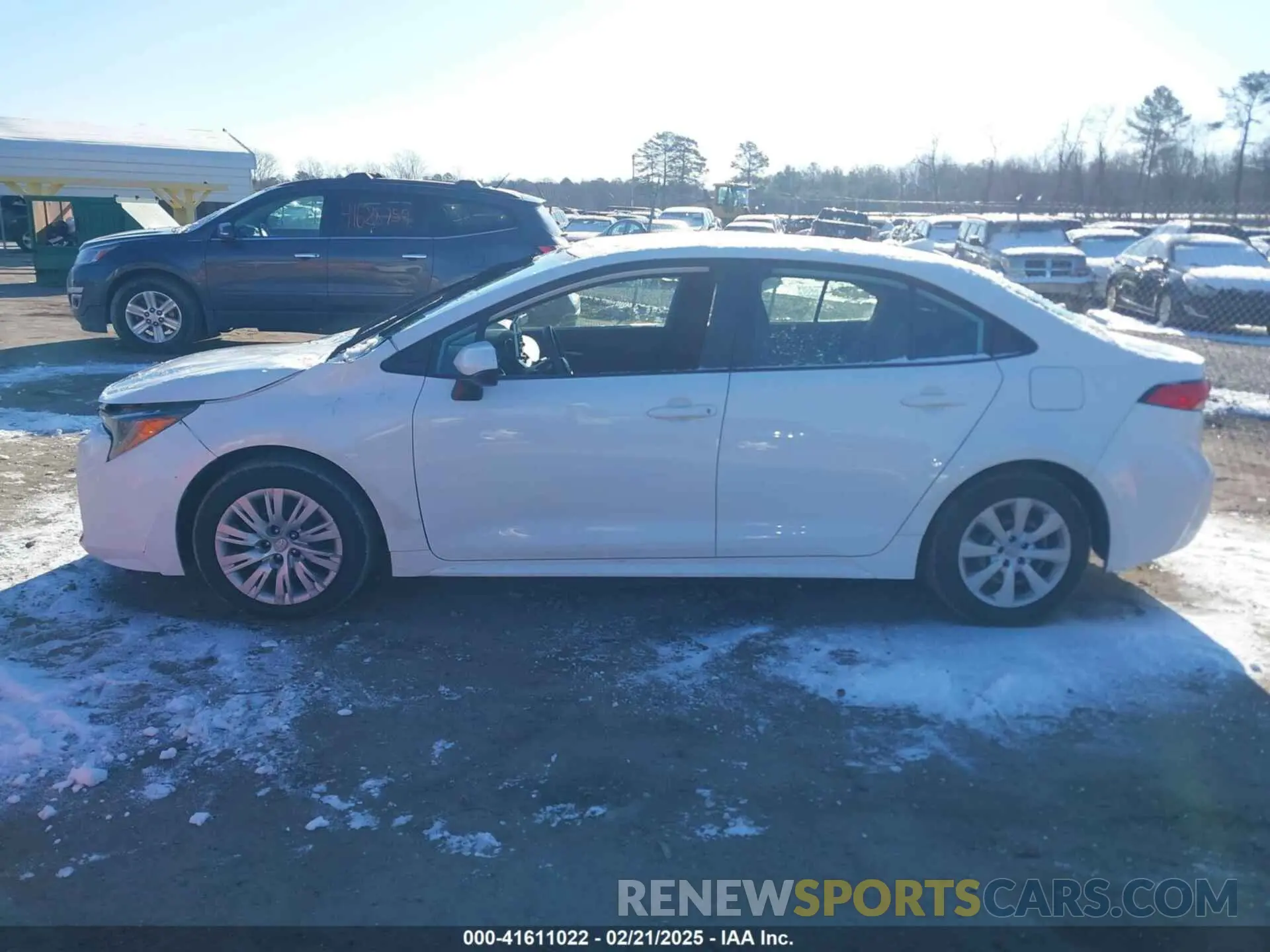 14 Photograph of a damaged car 5YFEPRAE6LP052615 TOYOTA COROLLA 2020