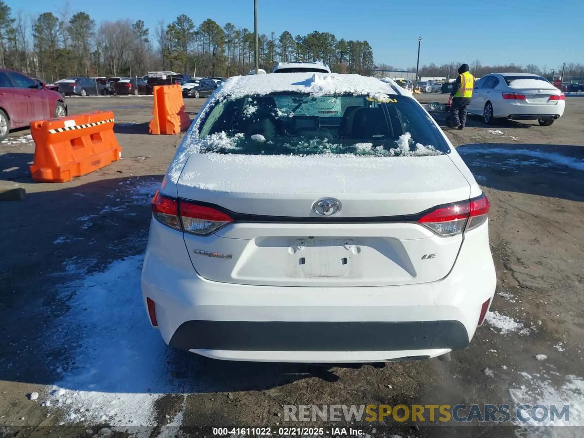 16 Photograph of a damaged car 5YFEPRAE6LP052615 TOYOTA COROLLA 2020