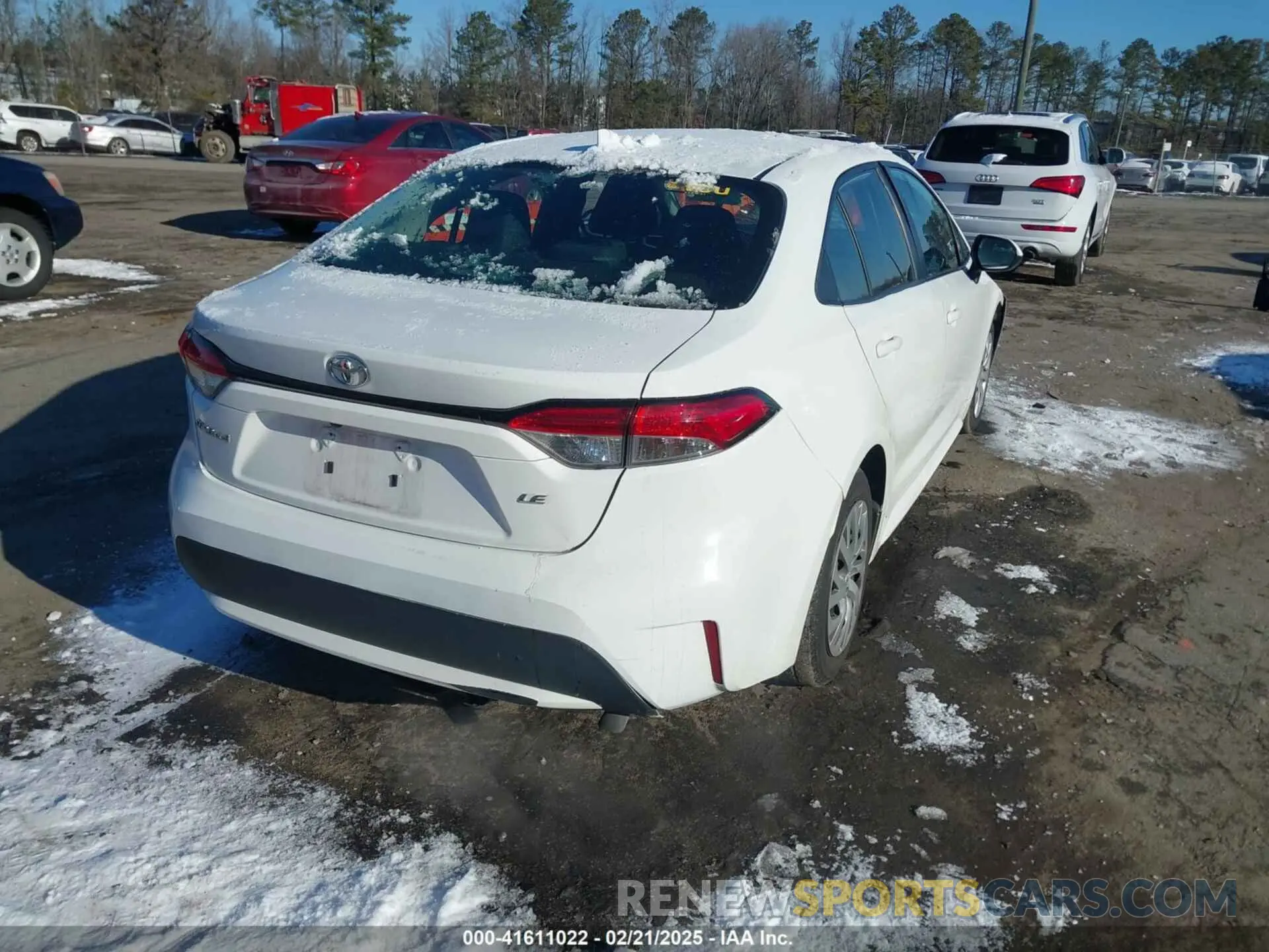 4 Photograph of a damaged car 5YFEPRAE6LP052615 TOYOTA COROLLA 2020
