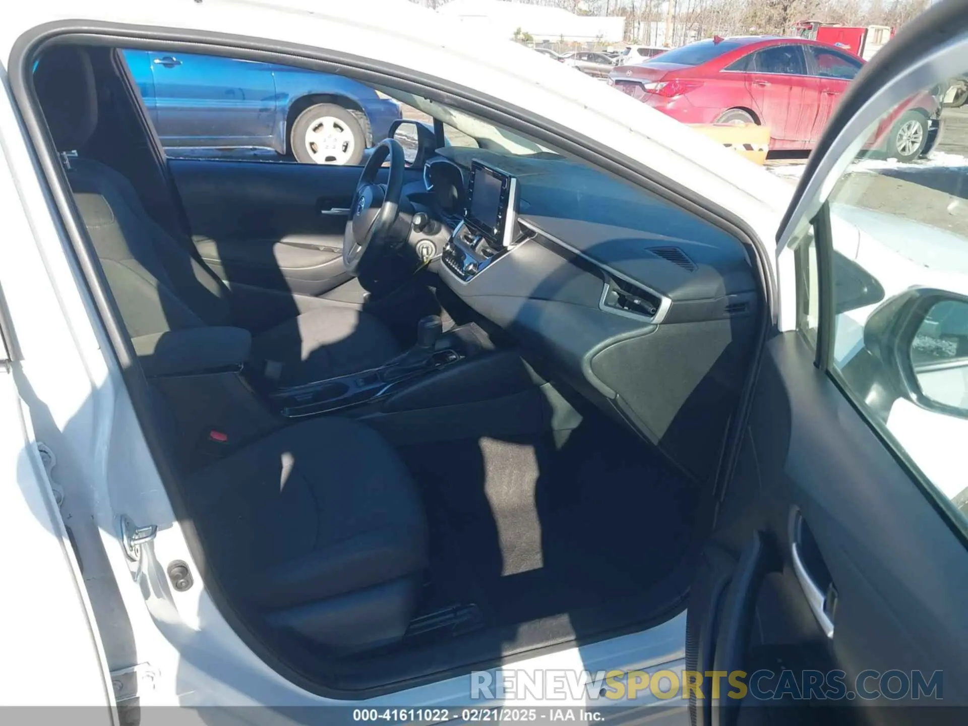 5 Photograph of a damaged car 5YFEPRAE6LP052615 TOYOTA COROLLA 2020