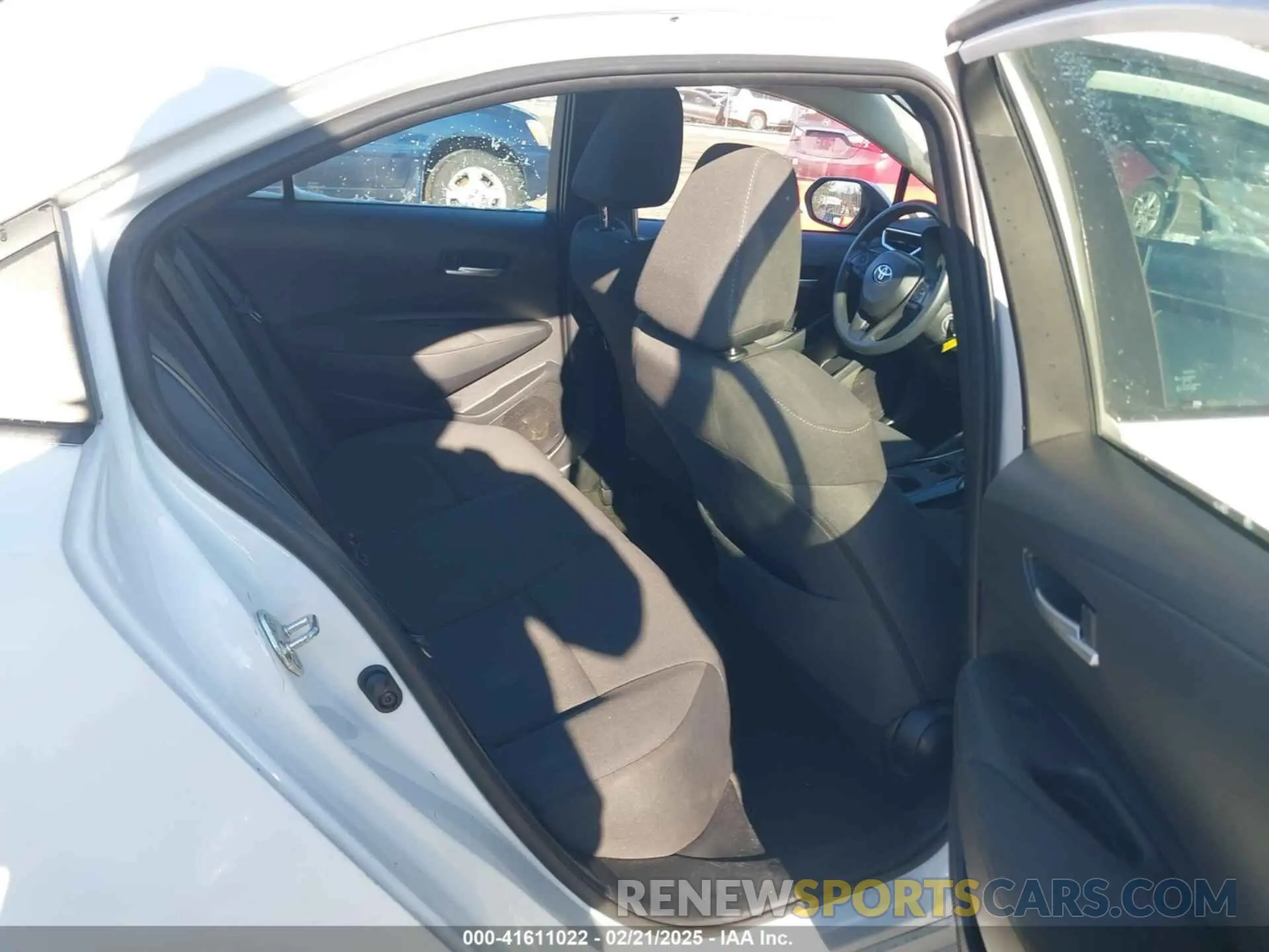 8 Photograph of a damaged car 5YFEPRAE6LP052615 TOYOTA COROLLA 2020