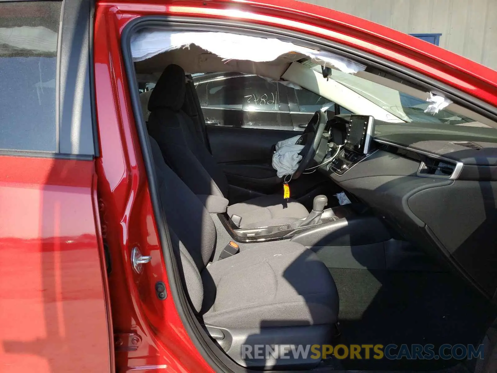 5 Photograph of a damaged car 5YFEPRAE6LP069771 TOYOTA COROLLA 2020
