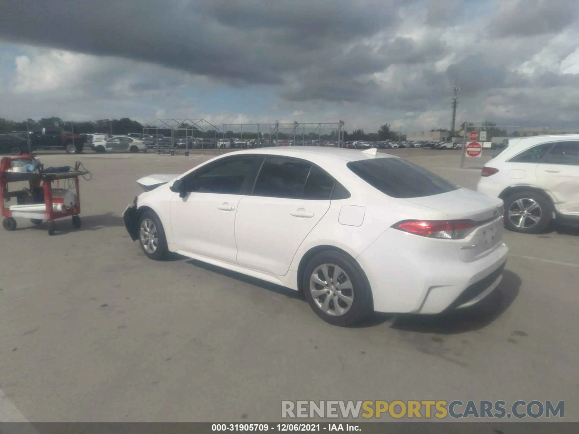 3 Photograph of a damaged car 5YFEPRAE6LP079555 TOYOTA COROLLA 2020