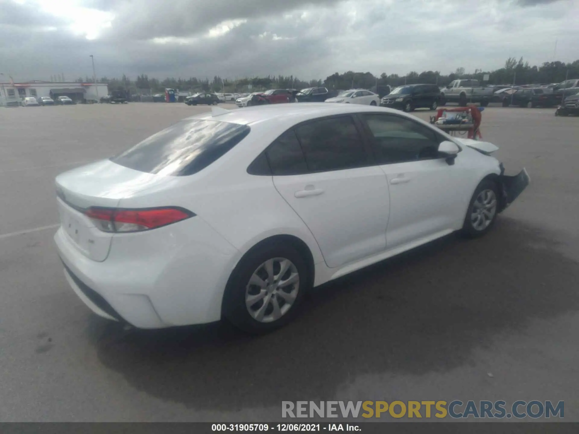 4 Photograph of a damaged car 5YFEPRAE6LP079555 TOYOTA COROLLA 2020