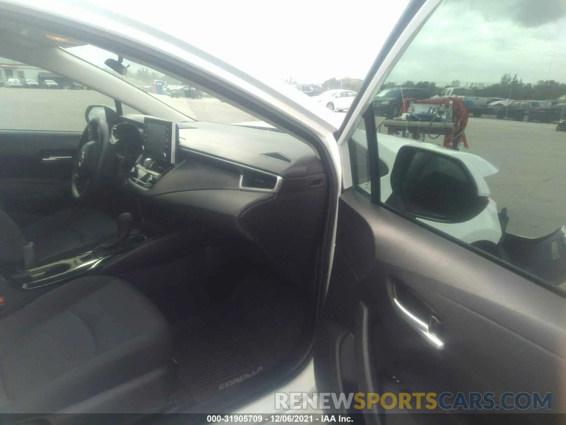 5 Photograph of a damaged car 5YFEPRAE6LP079555 TOYOTA COROLLA 2020