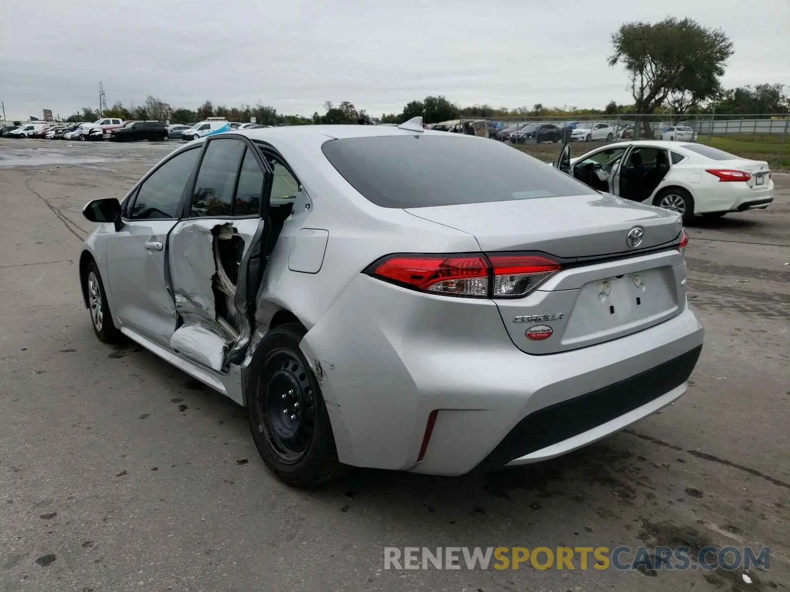 3 Photograph of a damaged car 5YFEPRAE6LP083377 TOYOTA COROLLA 2020