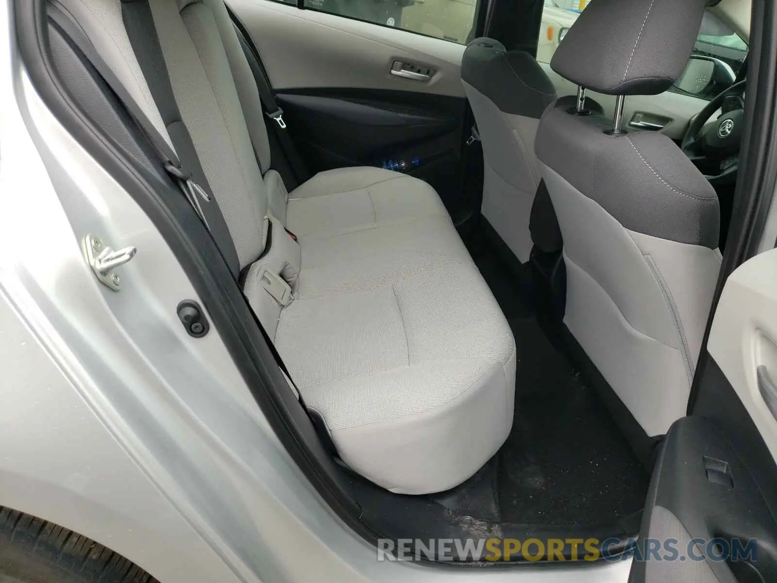 6 Photograph of a damaged car 5YFEPRAE6LP083377 TOYOTA COROLLA 2020