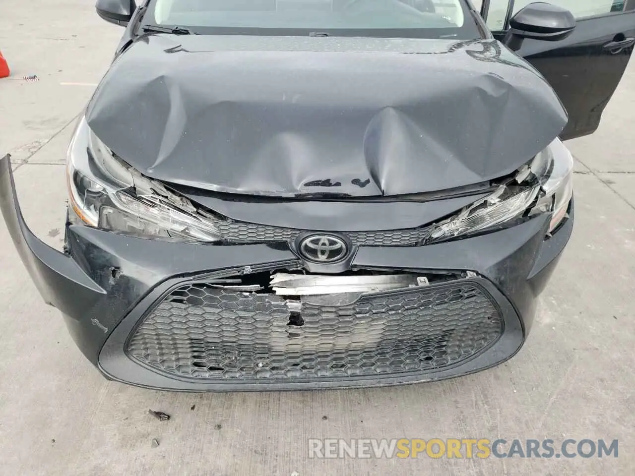 11 Photograph of a damaged car 5YFEPRAE6LP093195 TOYOTA COROLLA 2020