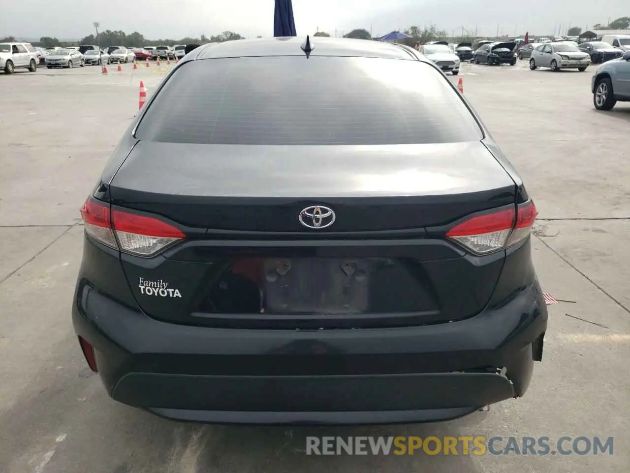 6 Photograph of a damaged car 5YFEPRAE6LP093195 TOYOTA COROLLA 2020