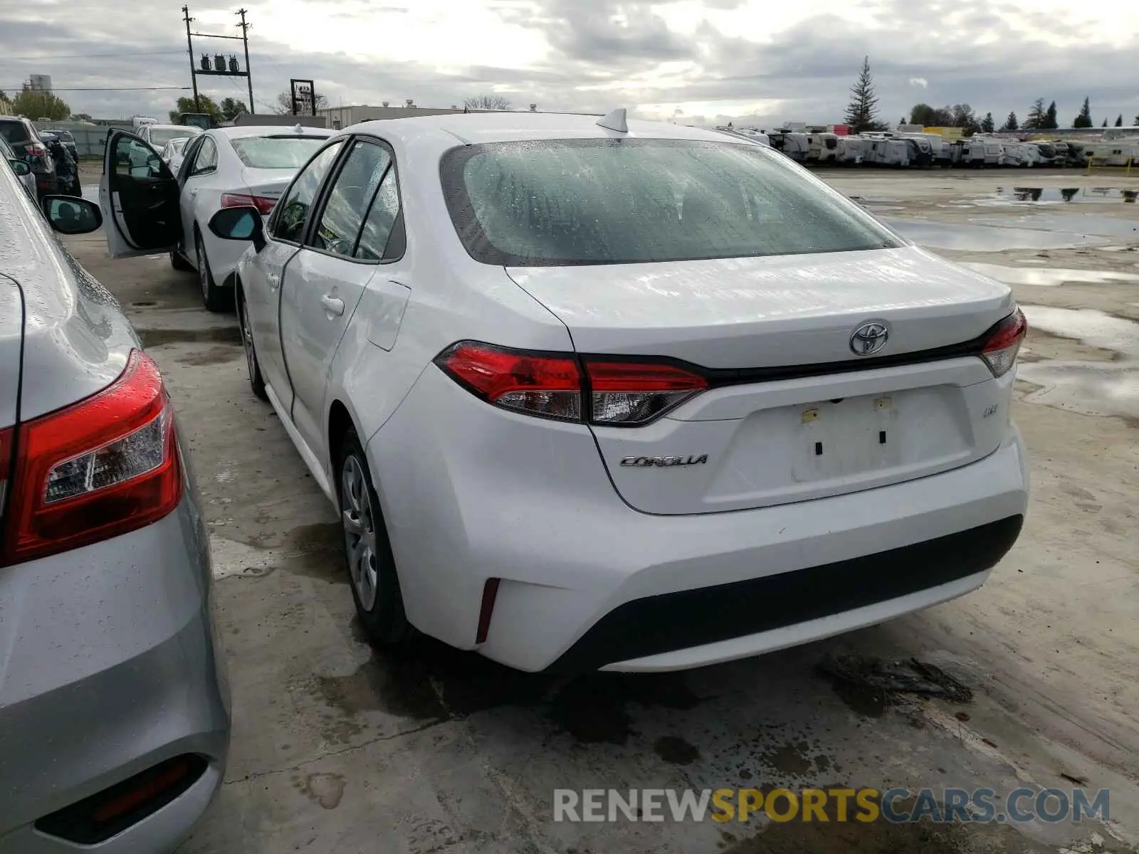 3 Photograph of a damaged car 5YFEPRAE6LP110285 TOYOTA COROLLA 2020