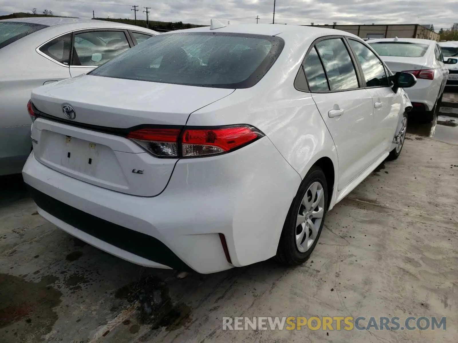 4 Photograph of a damaged car 5YFEPRAE6LP110285 TOYOTA COROLLA 2020