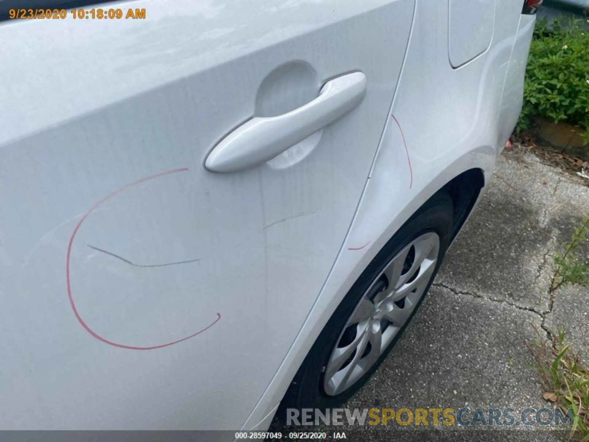 14 Photograph of a damaged car 5YFEPRAE6LP117916 TOYOTA COROLLA 2020