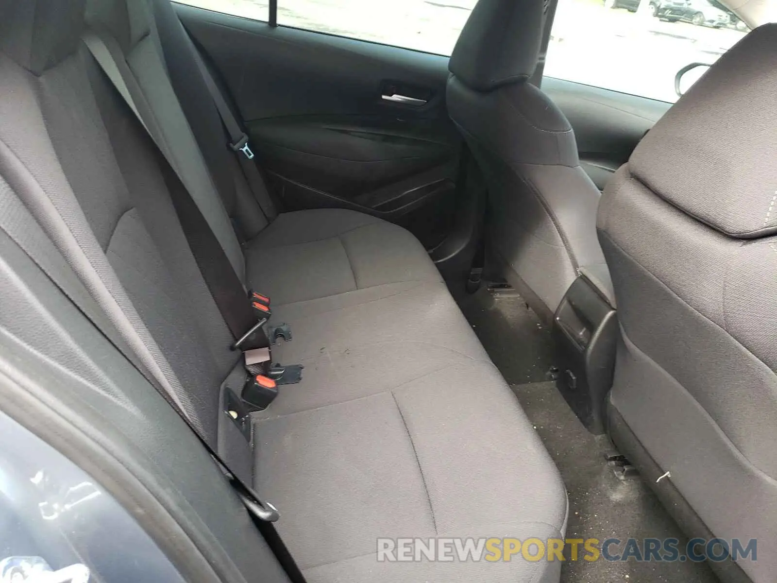 6 Photograph of a damaged car 5YFEPRAE6LP123702 TOYOTA COROLLA 2020