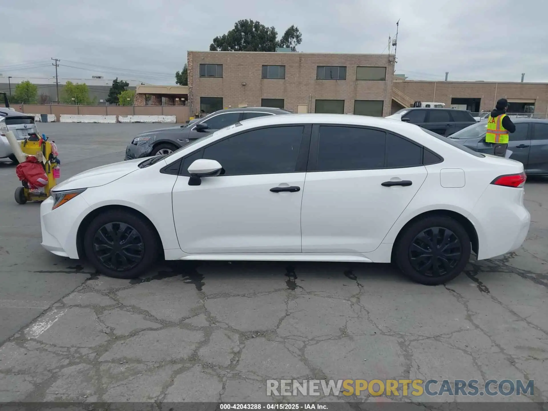 15 Photograph of a damaged car 5YFEPRAE7LP030283 TOYOTA COROLLA 2020