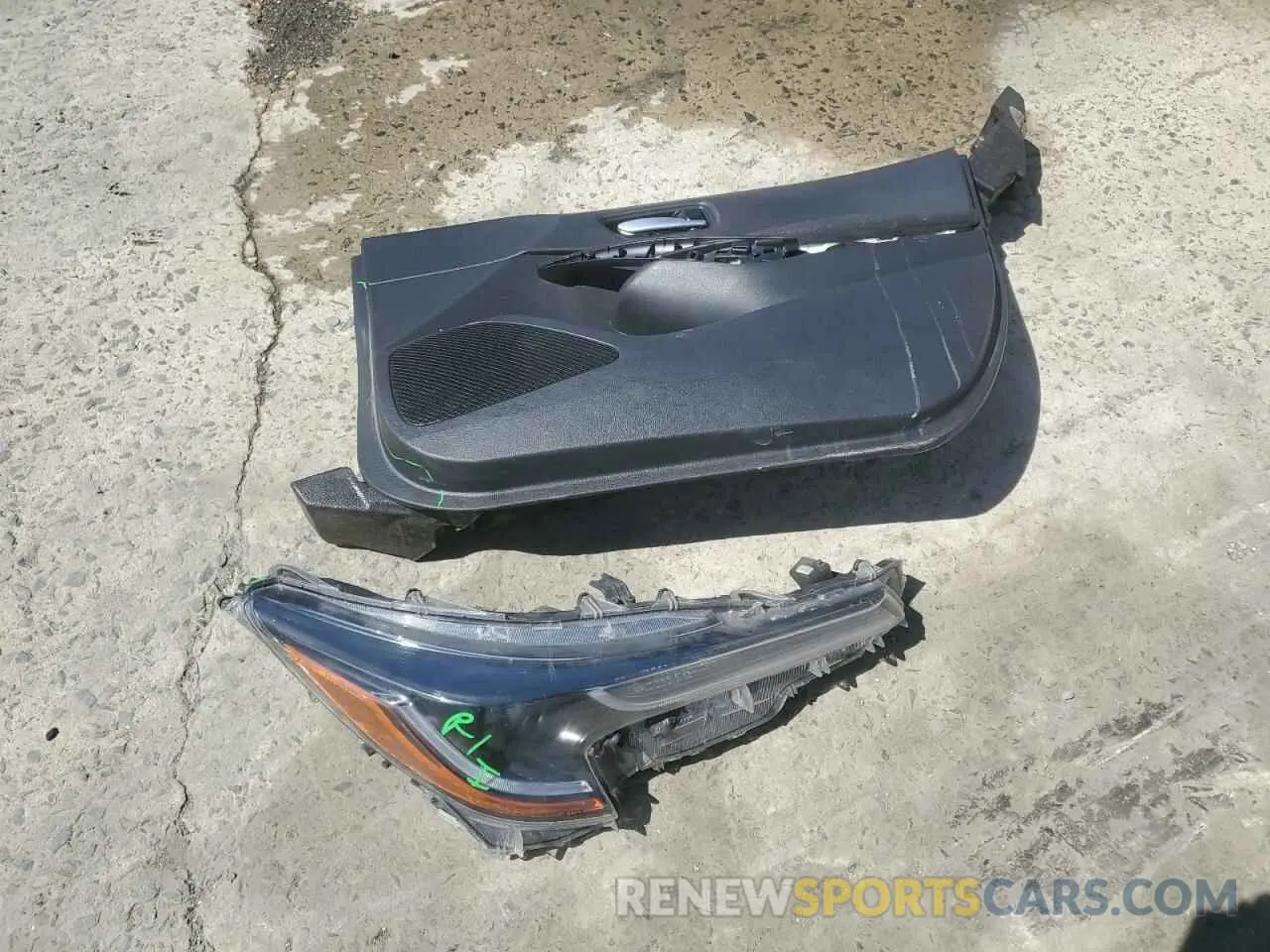 12 Фотография поврежденного автомобиля 5YFEPRAE7LP074445 TOYOTA COROLLA 2020