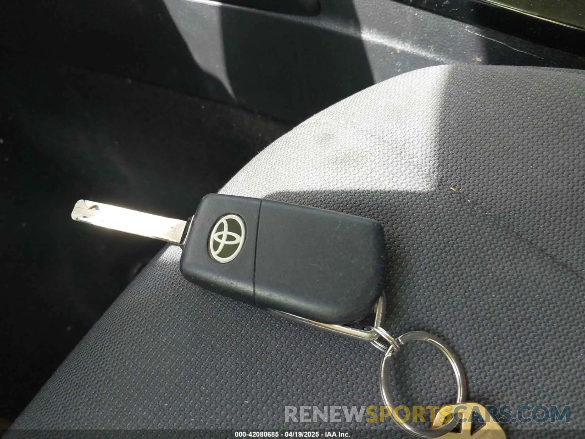 11 Photograph of a damaged car 5YFEPRAE7LP076986 TOYOTA COROLLA 2020