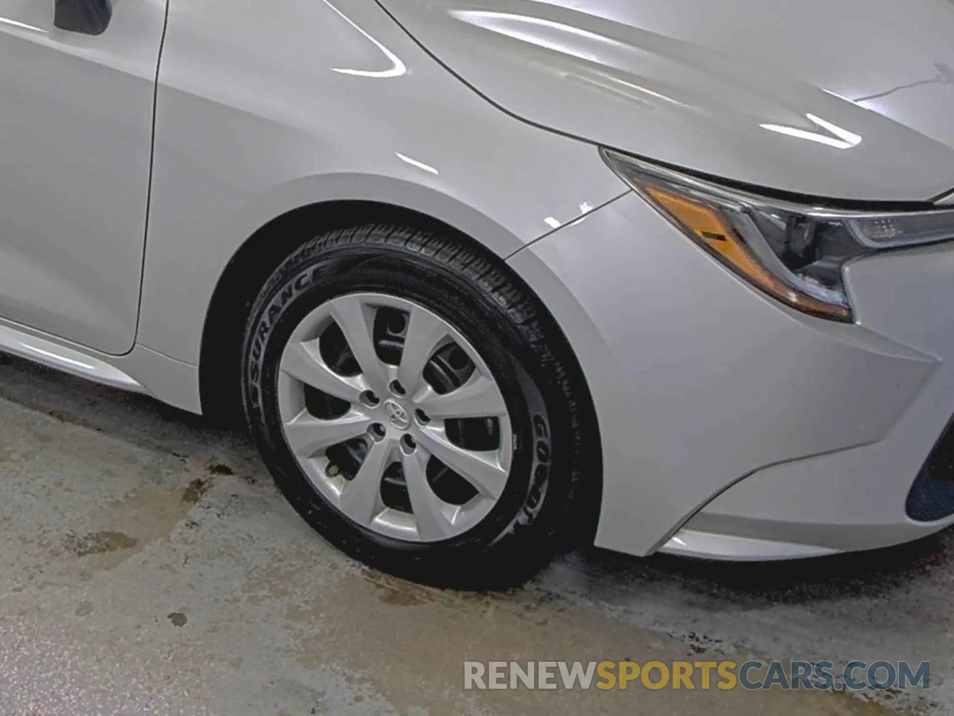 28 Photograph of a damaged car 5YFEPRAE7LP080293 TOYOTA COROLLA 2020