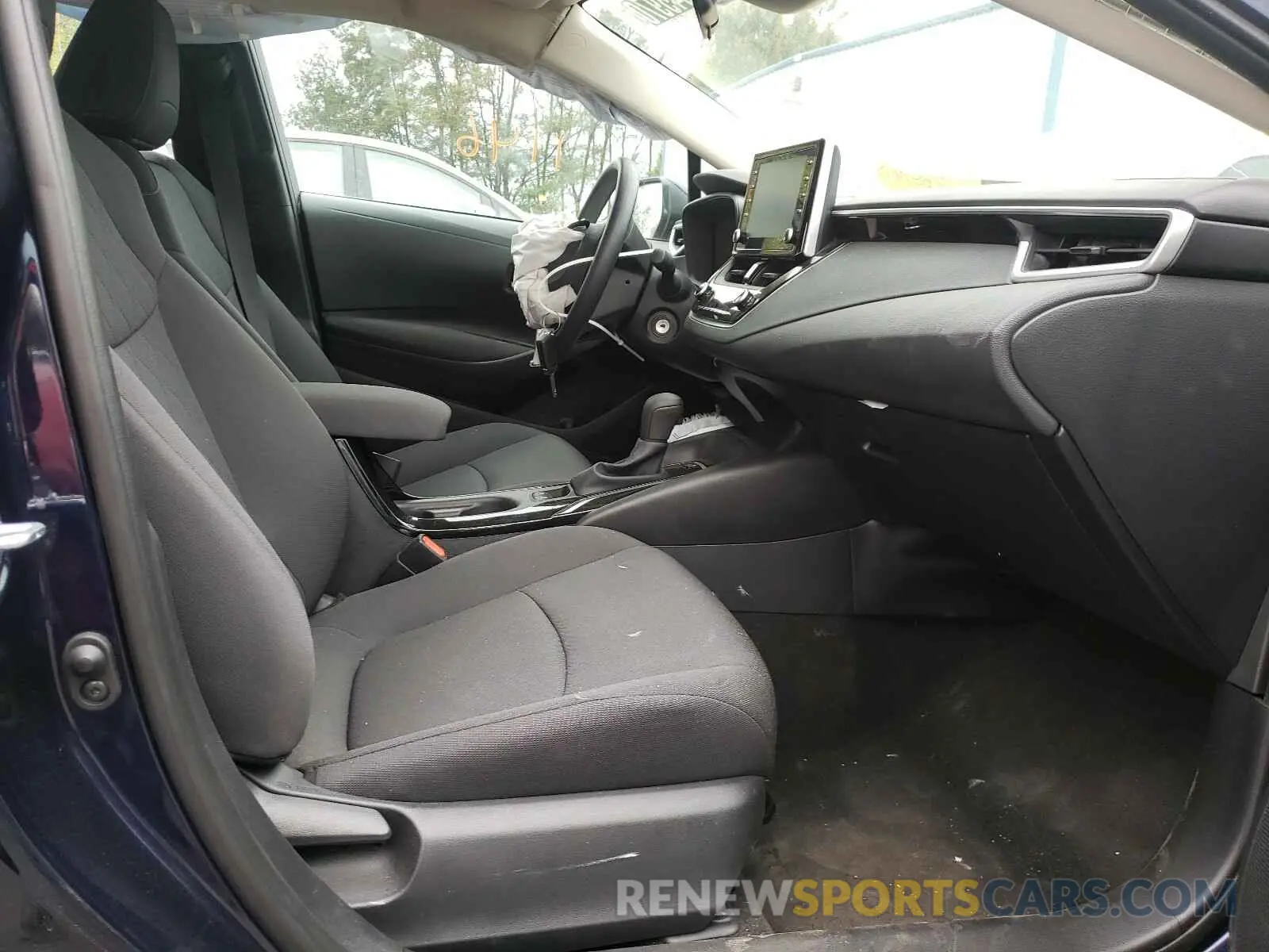 5 Photograph of a damaged car 5YFEPRAE7LP116418 TOYOTA COROLLA 2020