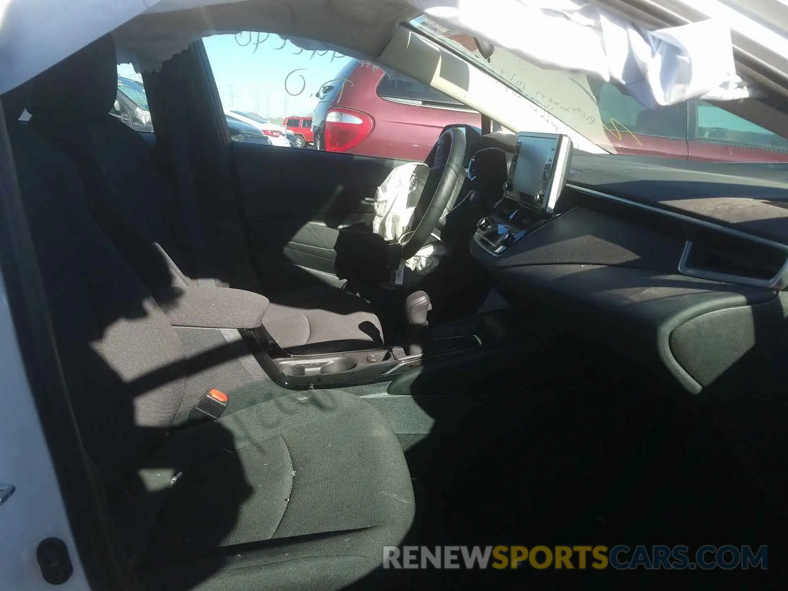5 Photograph of a damaged car 5YFEPRAE7LP120629 TOYOTA COROLLA 2020