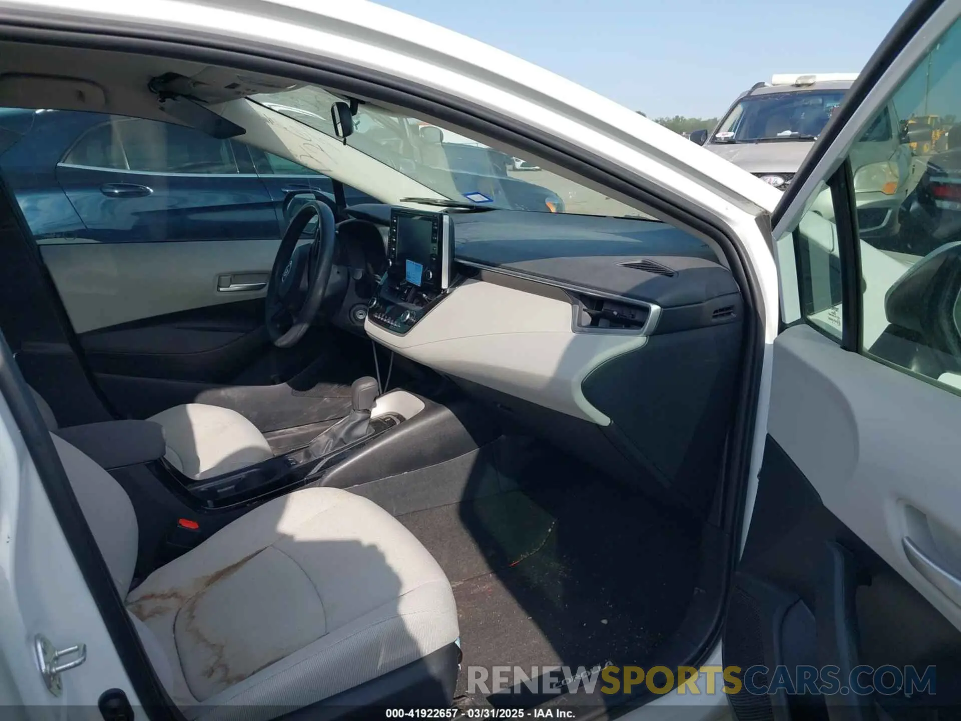 5 Photograph of a damaged car 5YFEPRAE7LP140170 TOYOTA COROLLA 2020