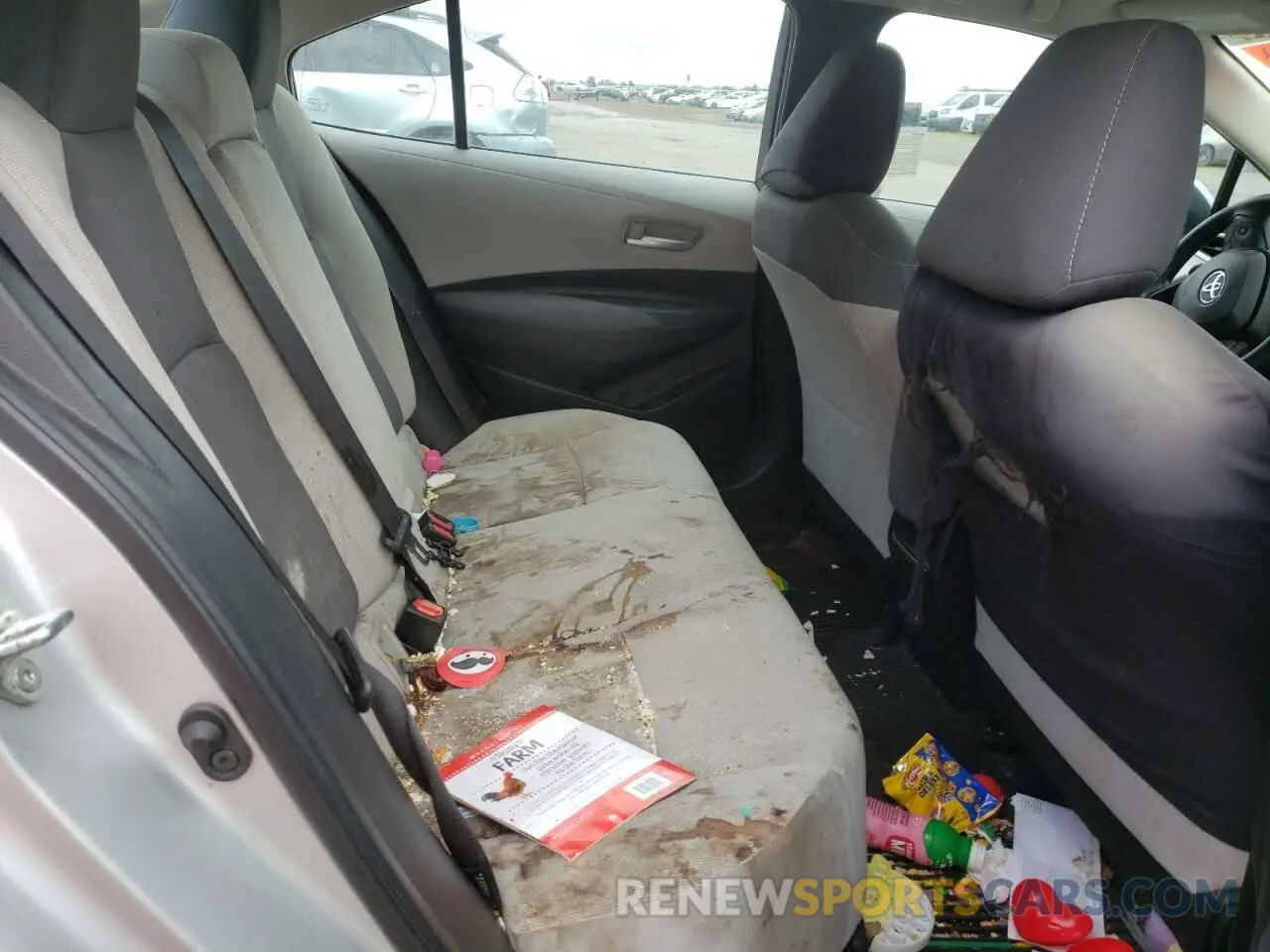 10 Photograph of a damaged car 5YFEPRAE7LP143621 TOYOTA COROLLA 2020