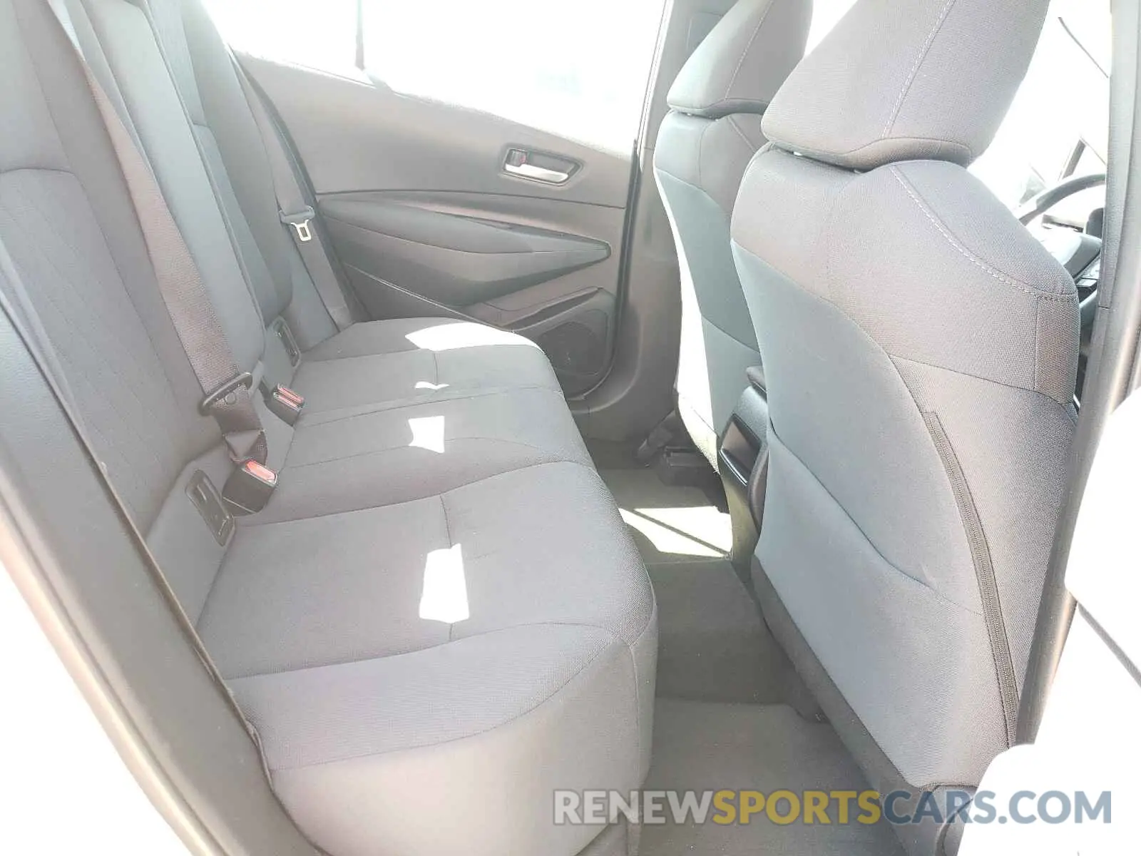 6 Photograph of a damaged car 5YFEPRAE8LP023925 TOYOTA COROLLA 2020