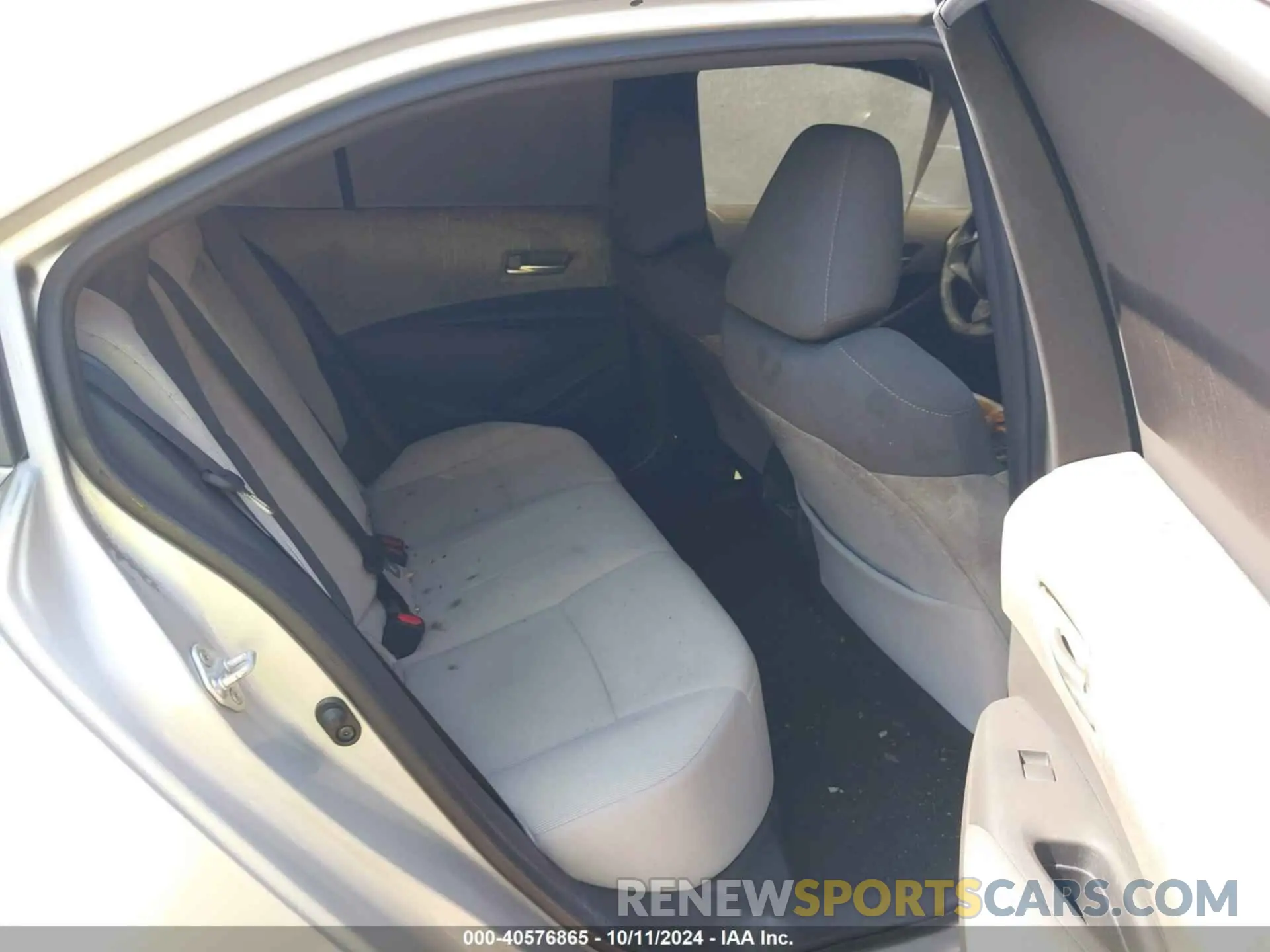 8 Photograph of a damaged car 5YFEPRAE8LP030339 TOYOTA COROLLA 2020