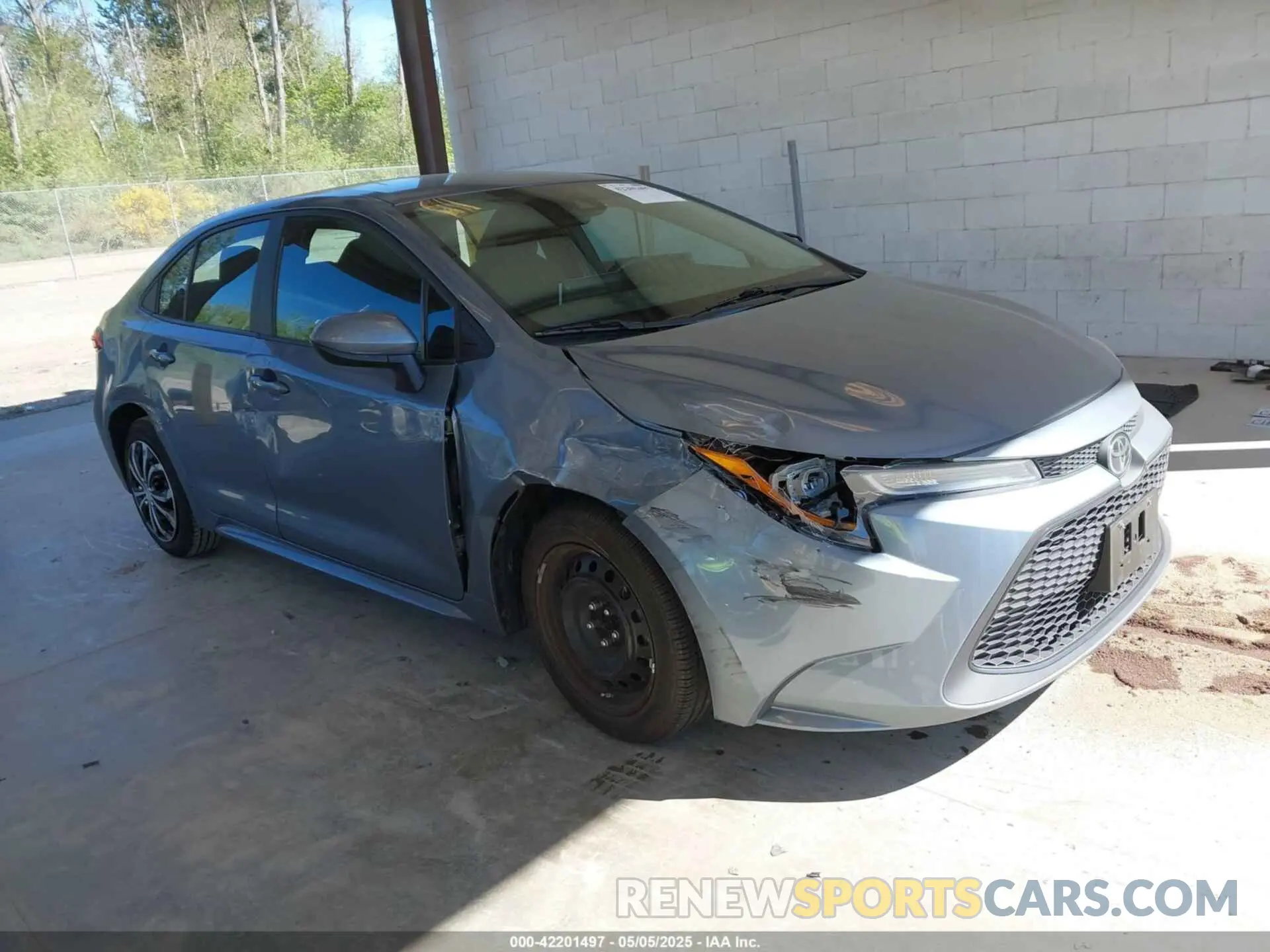 1 Photograph of a damaged car 5YFEPRAE8LP044662 TOYOTA COROLLA 2020