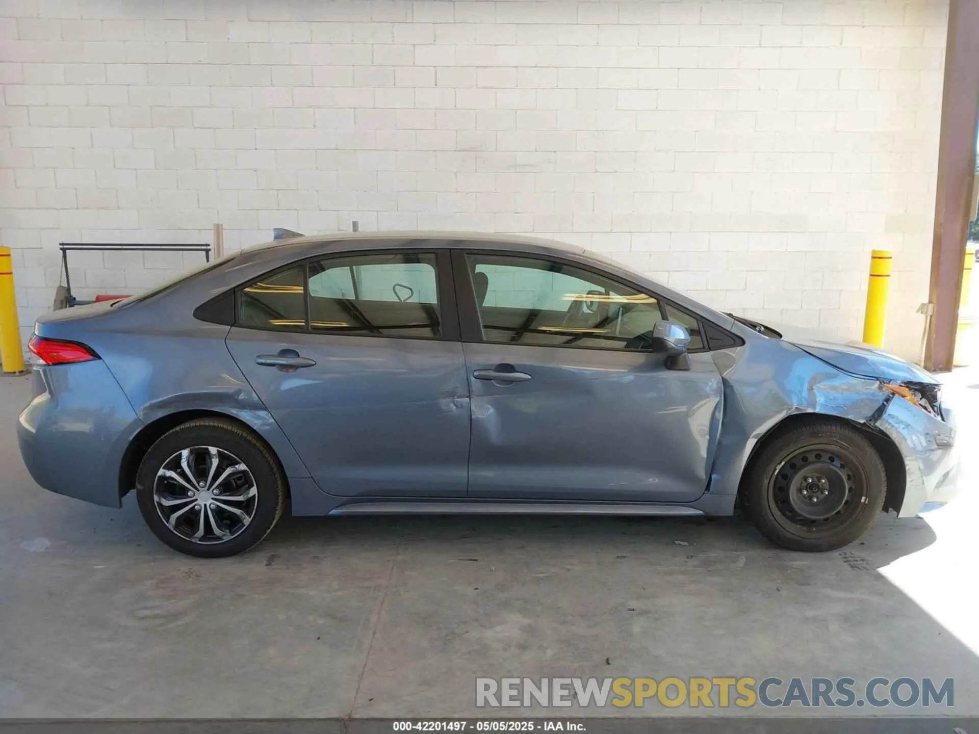 13 Photograph of a damaged car 5YFEPRAE8LP044662 TOYOTA COROLLA 2020