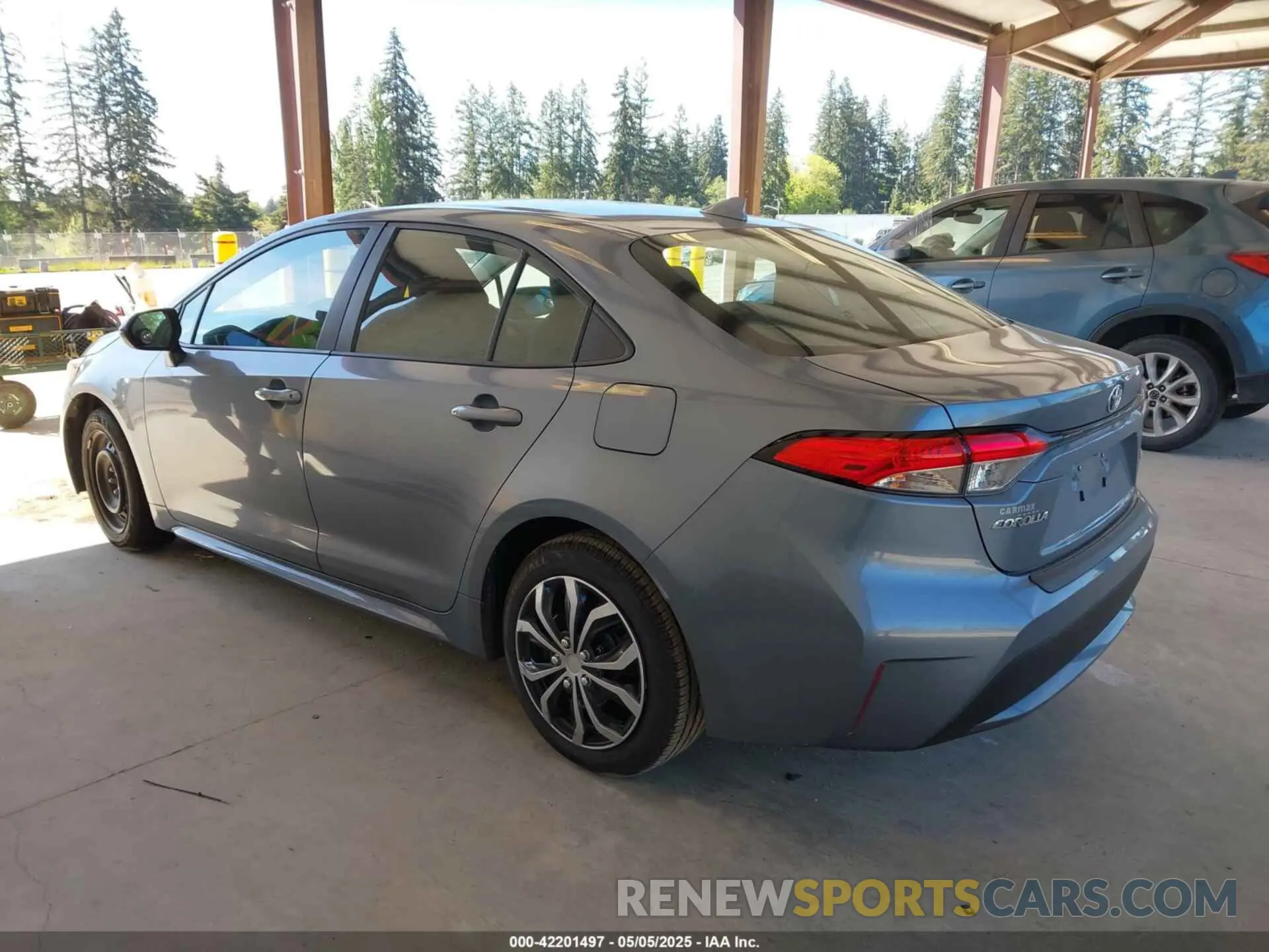 3 Photograph of a damaged car 5YFEPRAE8LP044662 TOYOTA COROLLA 2020