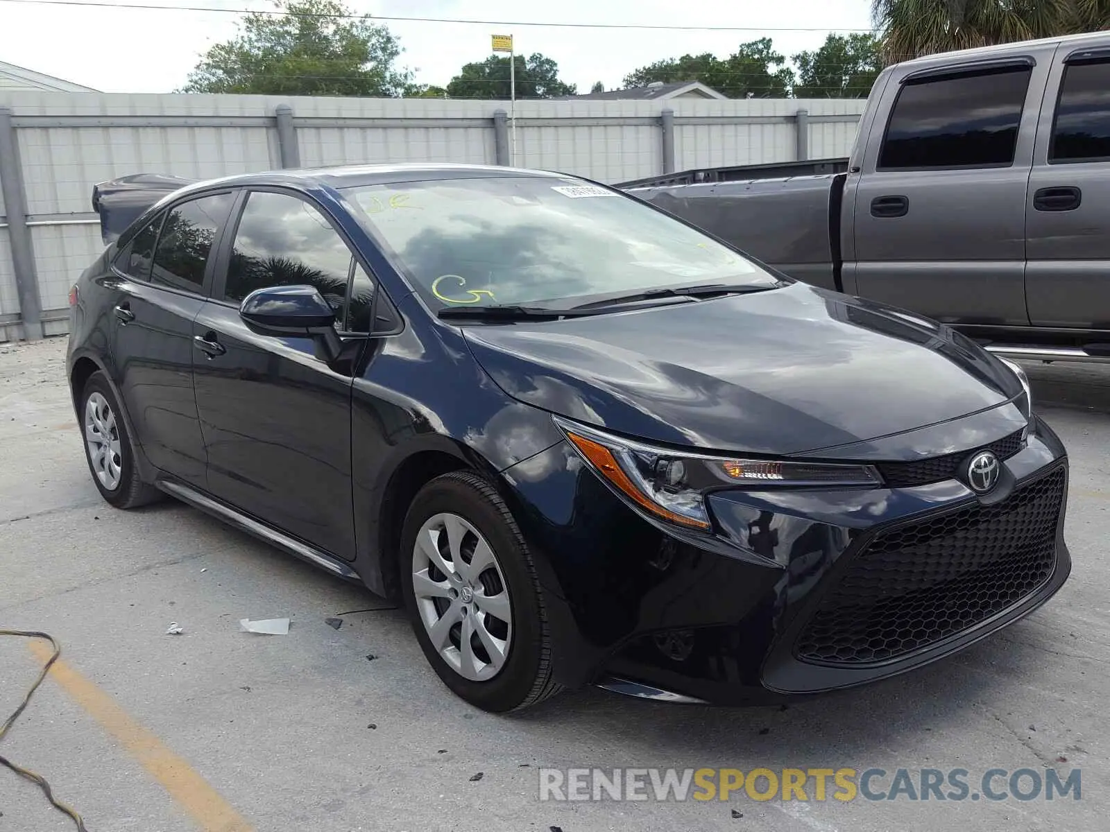 1 Photograph of a damaged car 5YFEPRAE8LP061428 TOYOTA COROLLA 2020