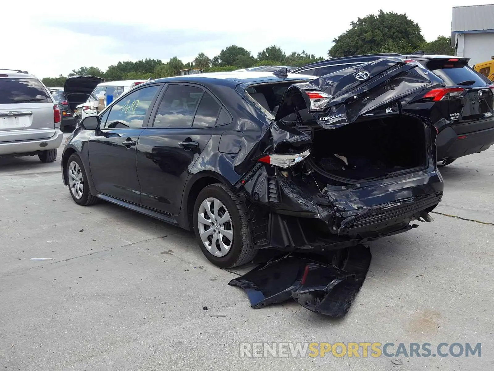 3 Photograph of a damaged car 5YFEPRAE8LP061428 TOYOTA COROLLA 2020