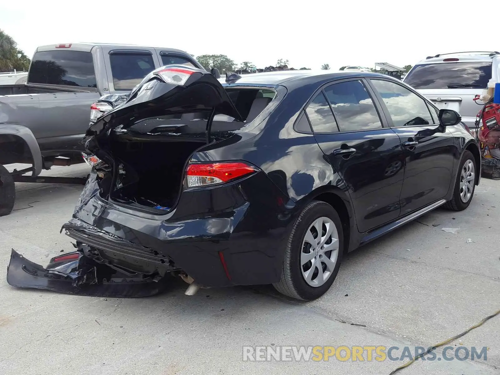 4 Photograph of a damaged car 5YFEPRAE8LP061428 TOYOTA COROLLA 2020