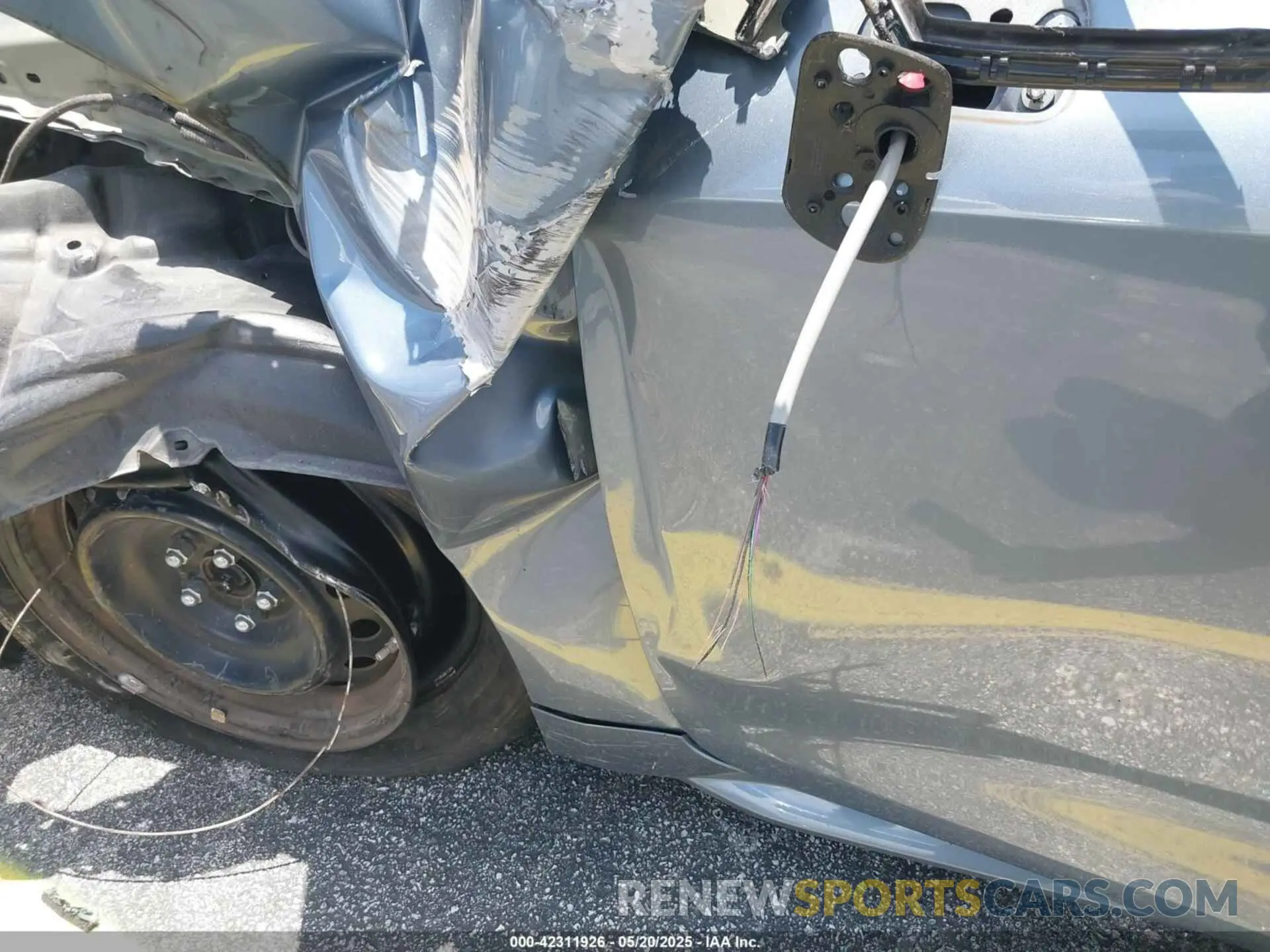 17 Photograph of a damaged car 5YFEPRAE8LP081226 TOYOTA COROLLA 2020