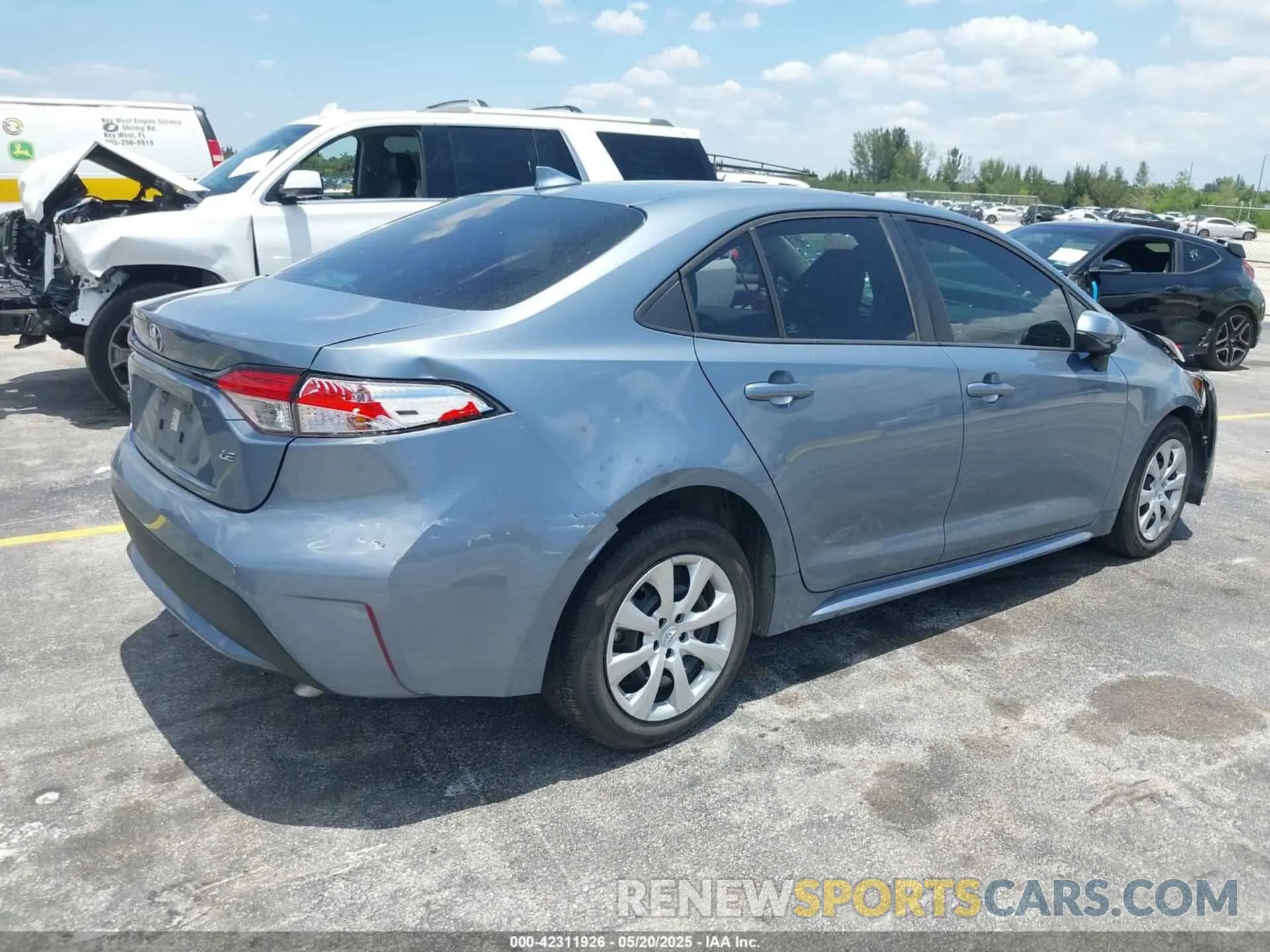 4 Photograph of a damaged car 5YFEPRAE8LP081226 TOYOTA COROLLA 2020