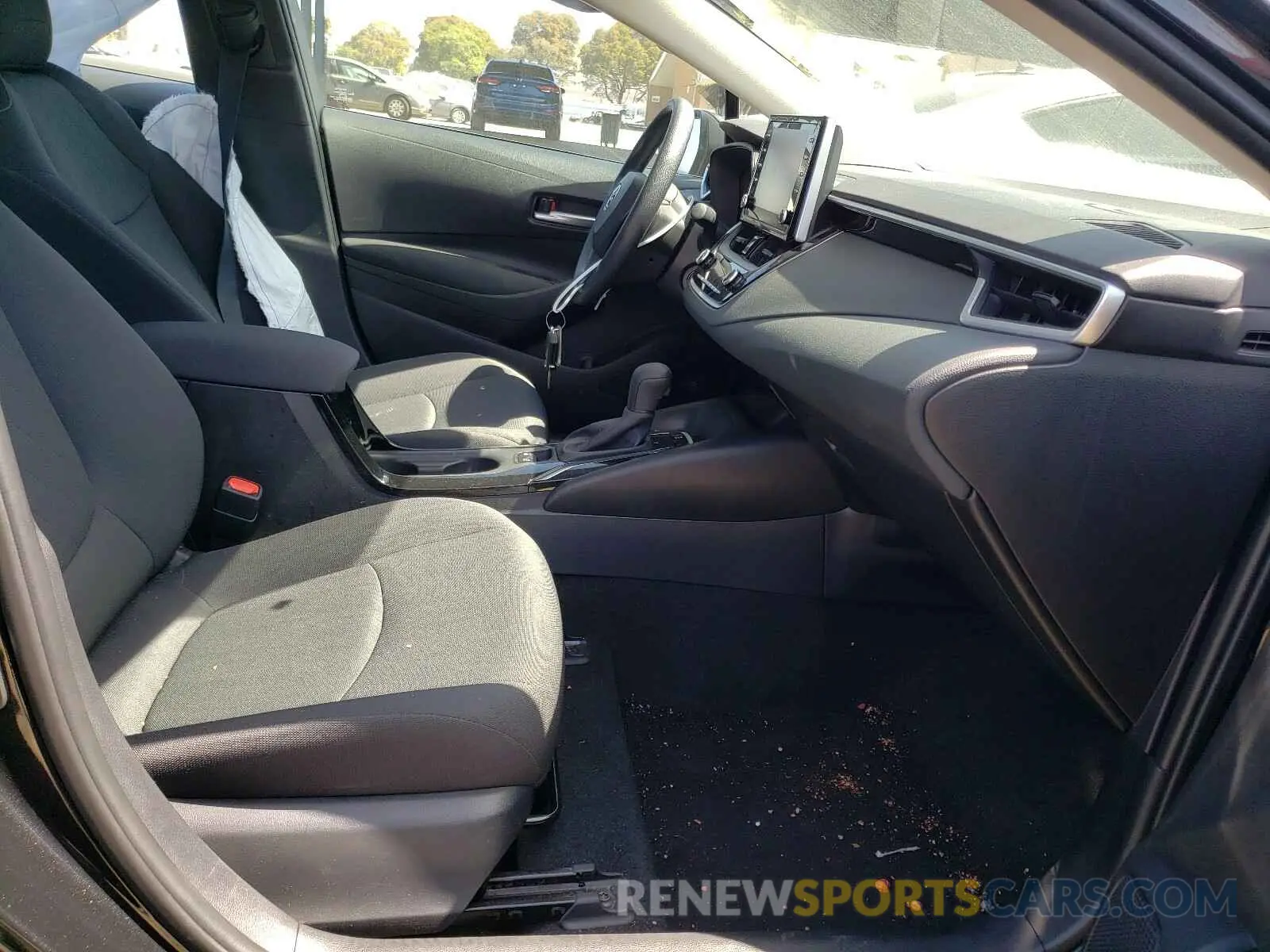 5 Photograph of a damaged car 5YFEPRAE8LP094526 TOYOTA COROLLA 2020