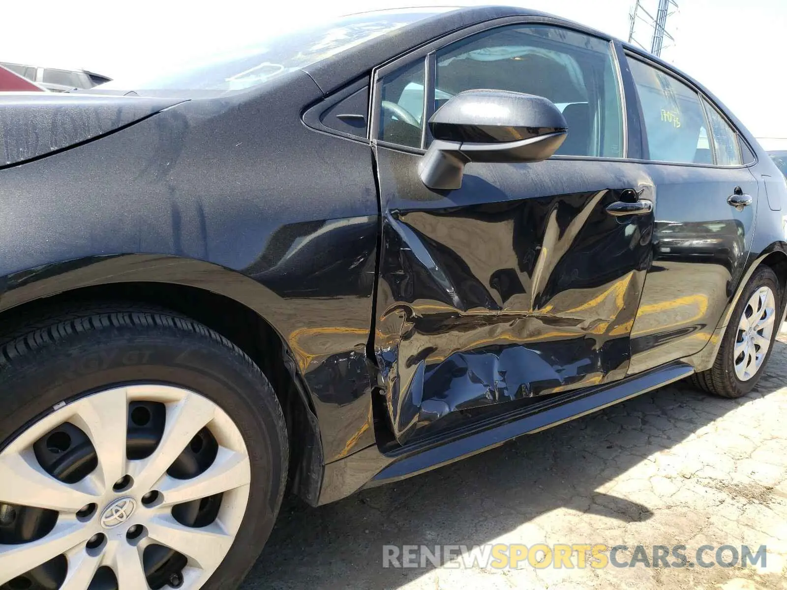9 Photograph of a damaged car 5YFEPRAE8LP094526 TOYOTA COROLLA 2020