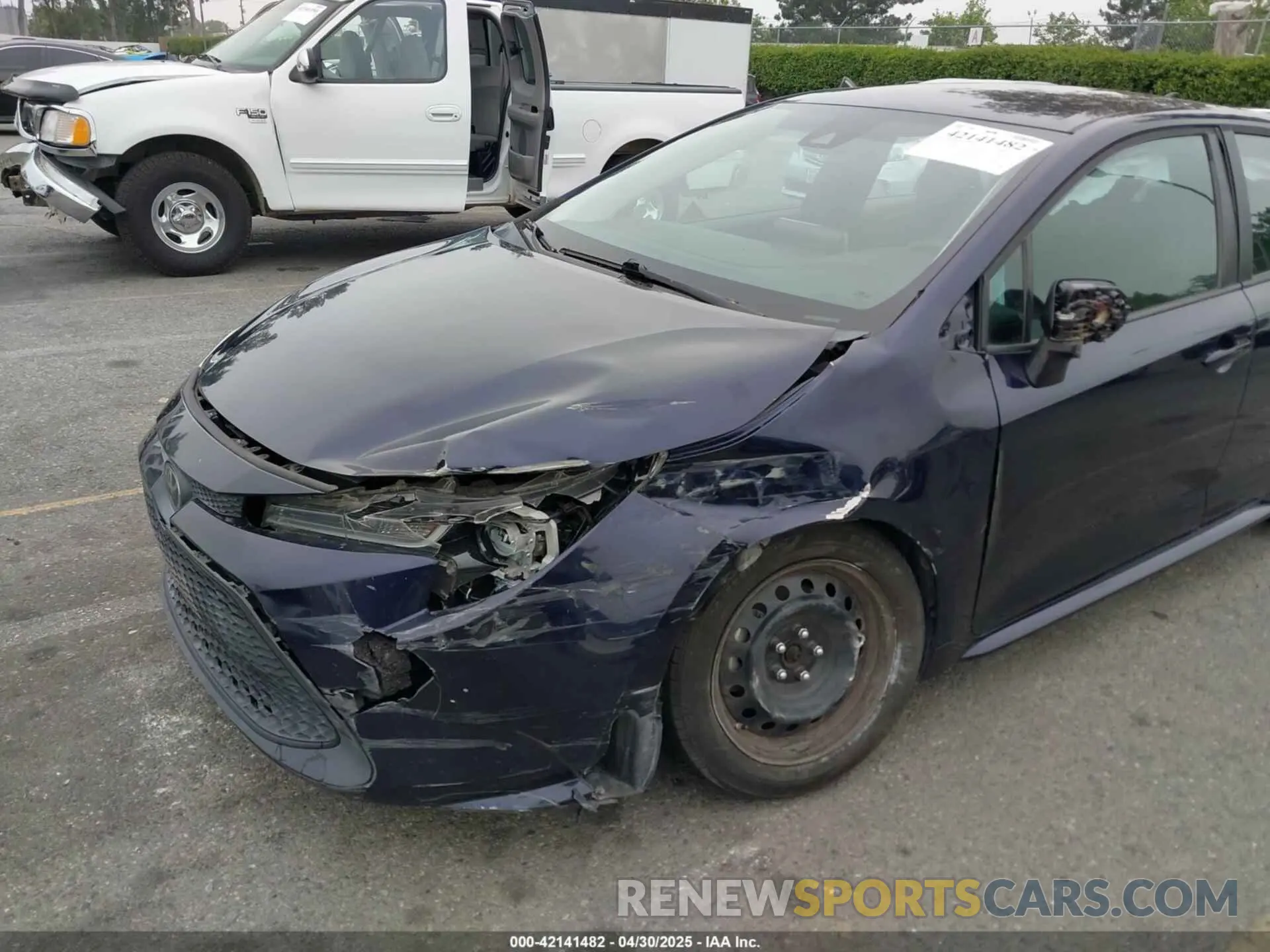18 Photograph of a damaged car 5YFEPRAE8LP106139 TOYOTA COROLLA 2020