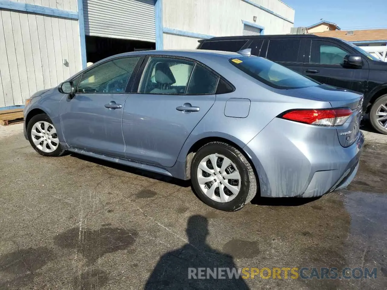 2 Photograph of a damaged car 5YFEPRAE8LP115651 TOYOTA COROLLA 2020