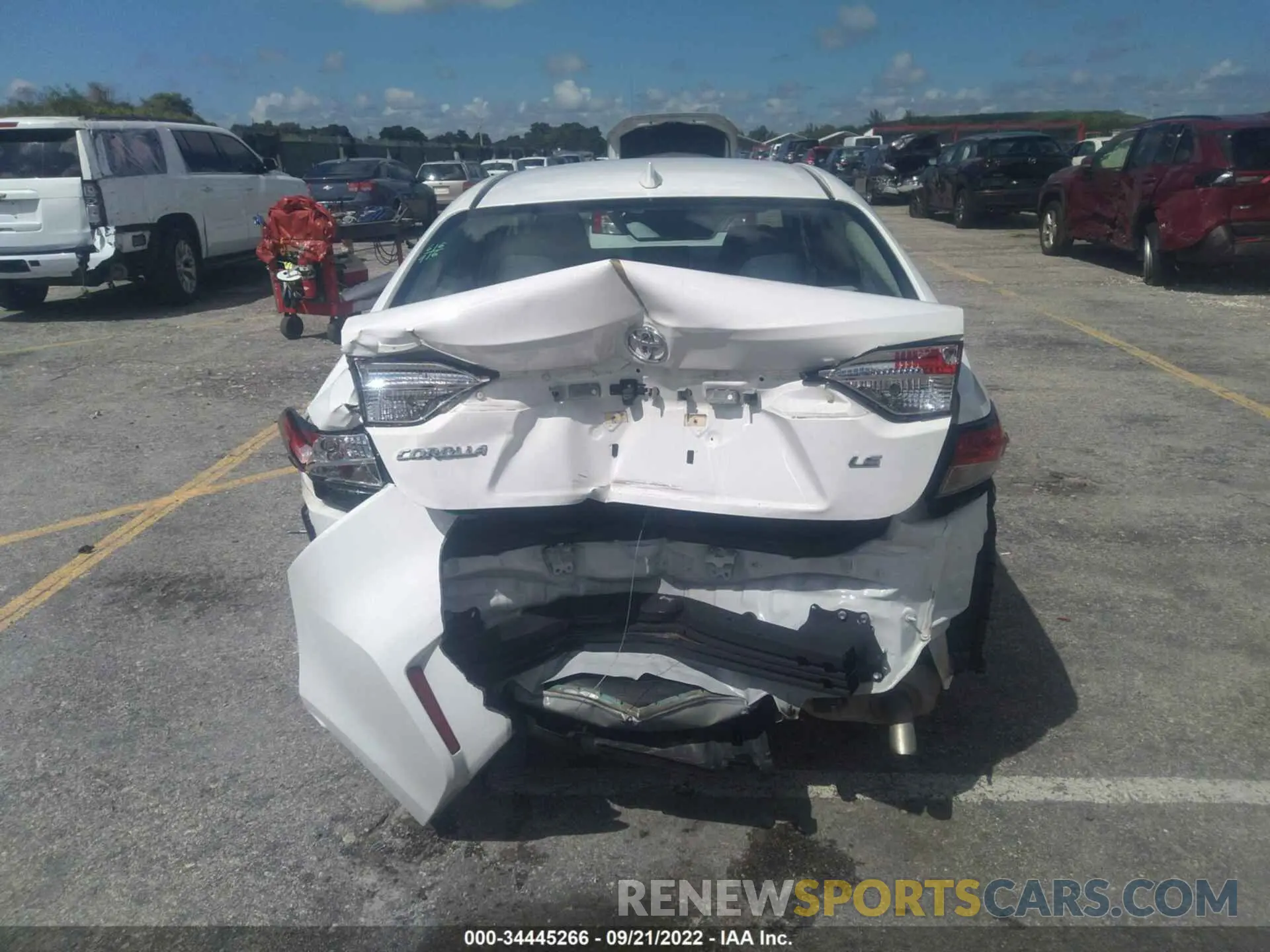 6 Photograph of a damaged car 5YFEPRAE8LP119358 TOYOTA COROLLA 2020