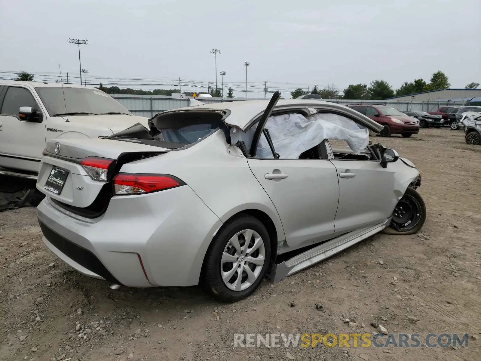 4 Photograph of a damaged car 5YFEPRAE8LP122521 TOYOTA COROLLA 2020