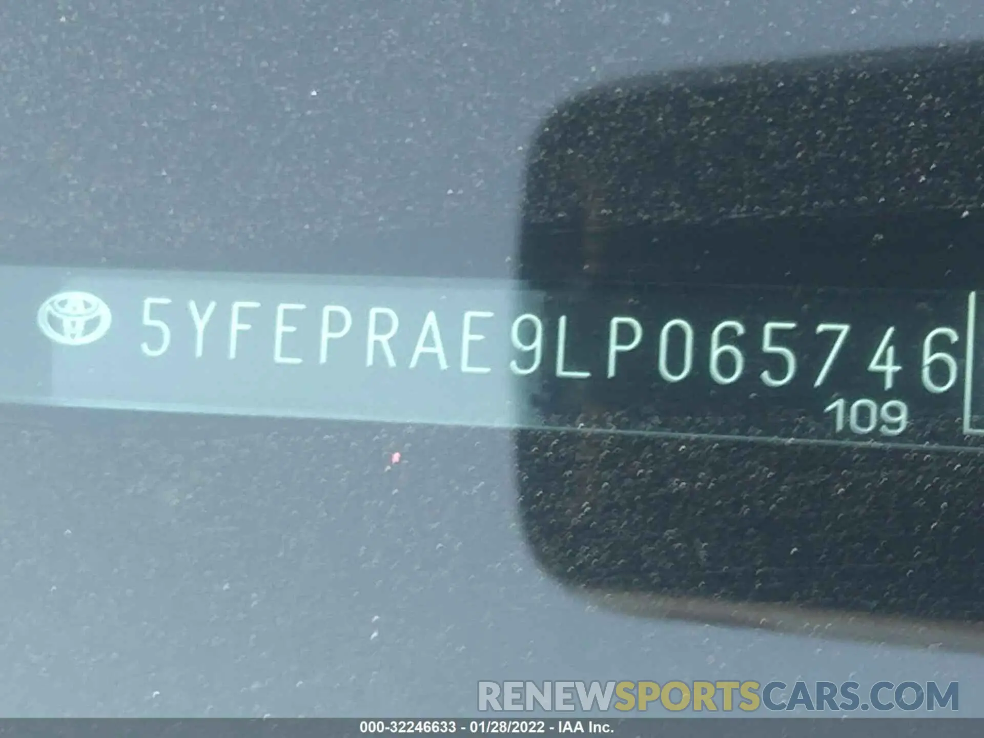 9 Photograph of a damaged car 5YFEPRAE9LP065746 TOYOTA COROLLA 2020