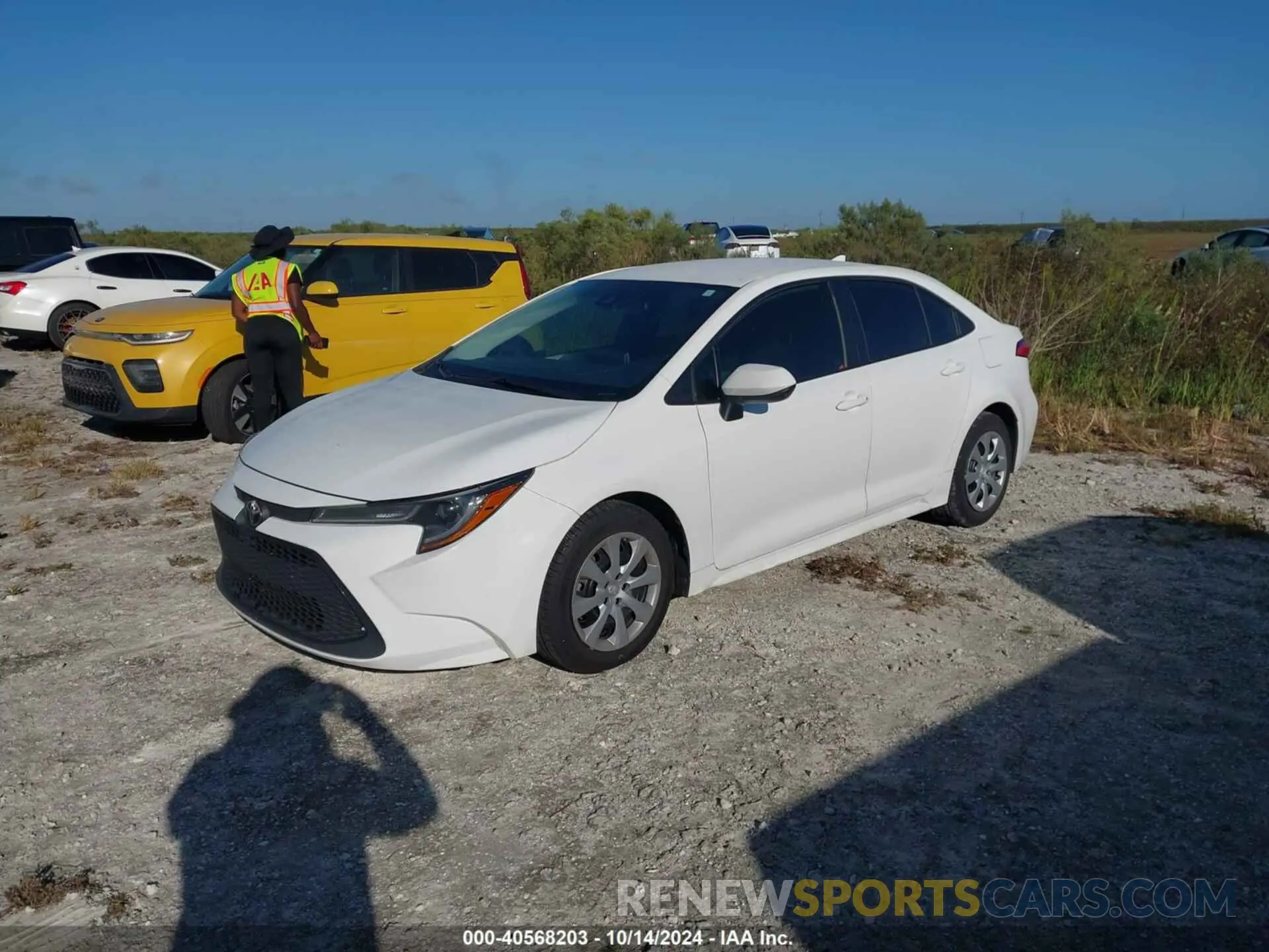 2 Photograph of a damaged car 5YFEPRAE9LP082045 TOYOTA COROLLA 2020