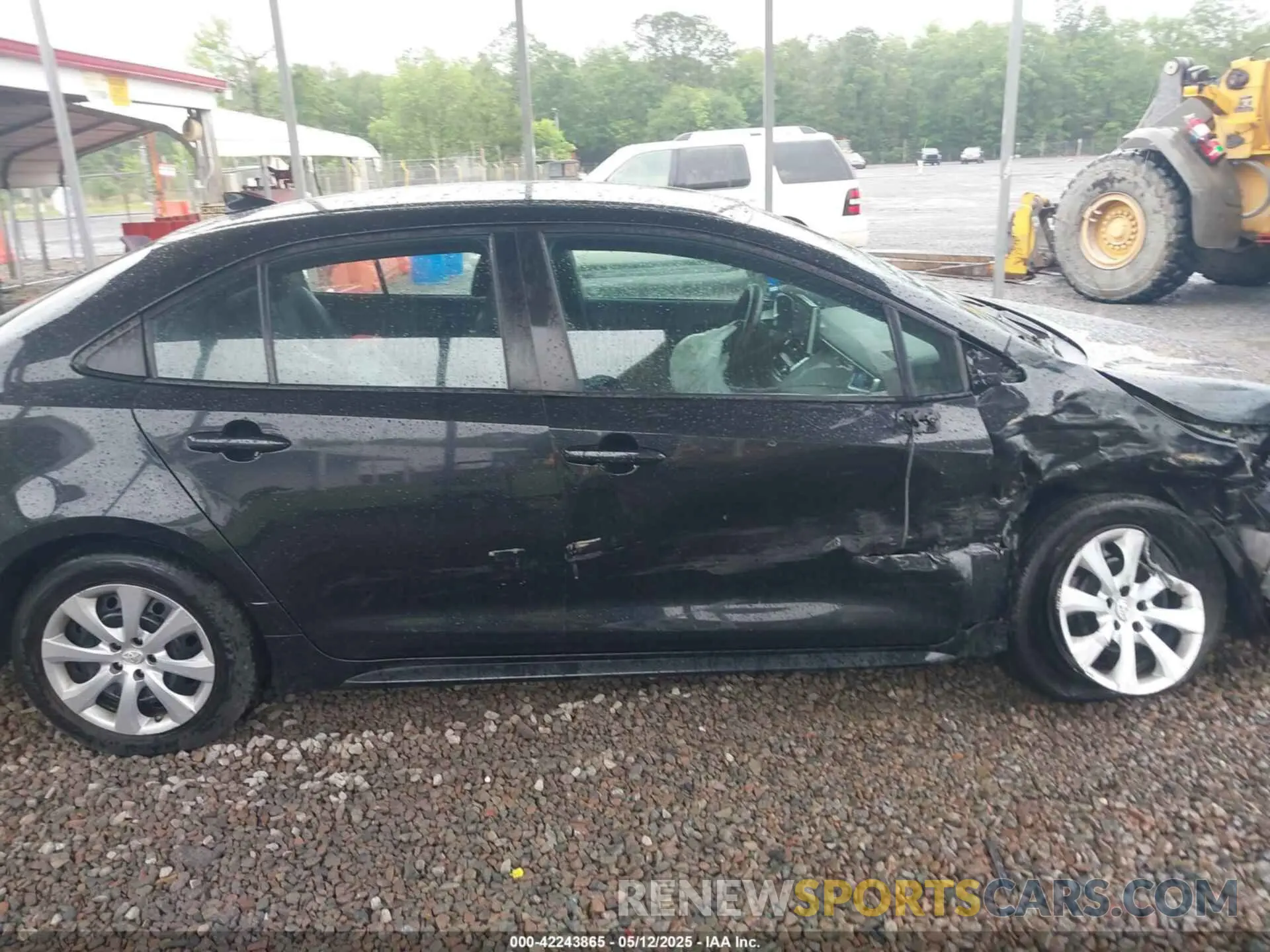 13 Photograph of a damaged car 5YFEPRAE9LP084569 TOYOTA COROLLA 2020