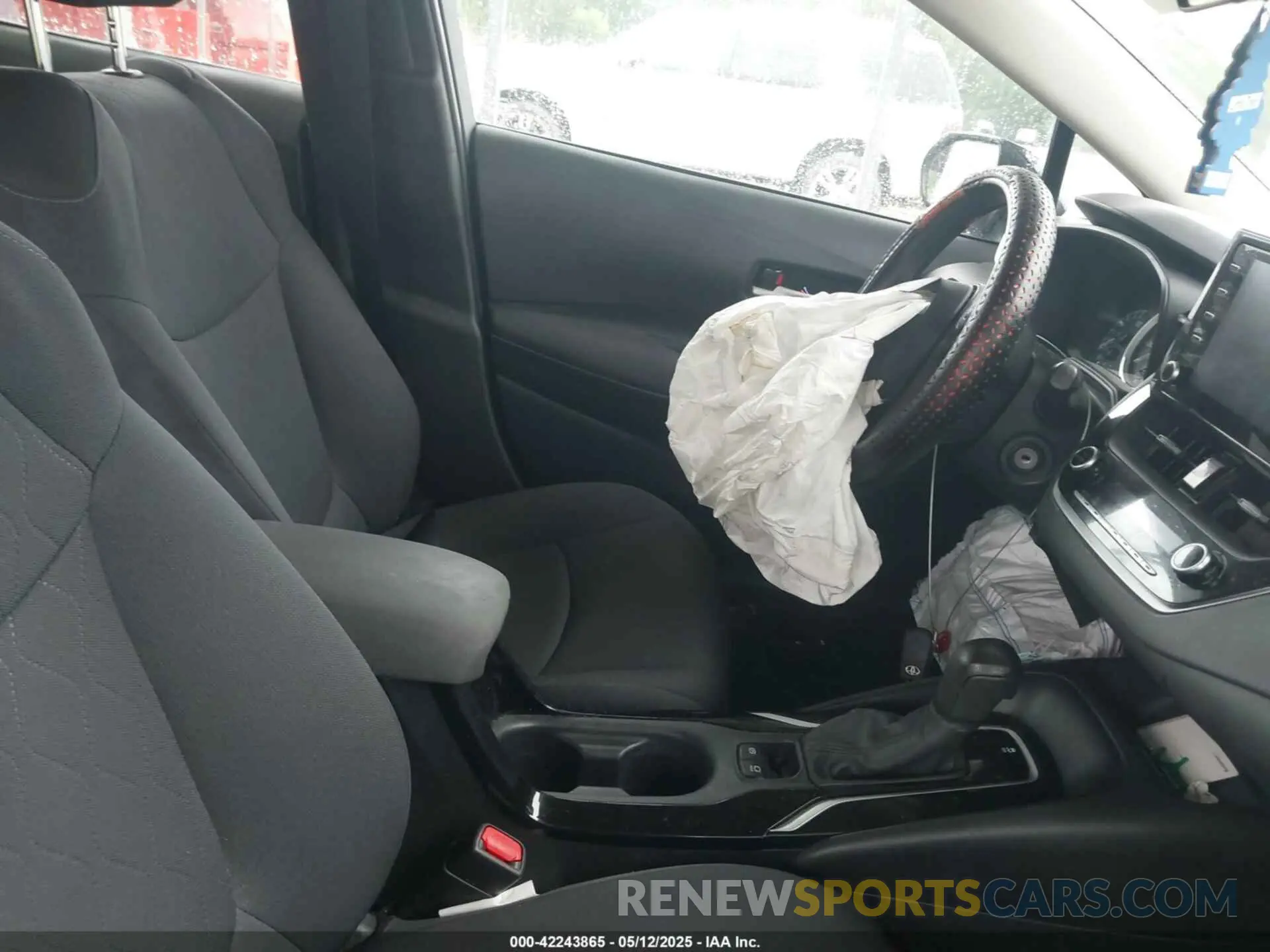 5 Photograph of a damaged car 5YFEPRAE9LP084569 TOYOTA COROLLA 2020