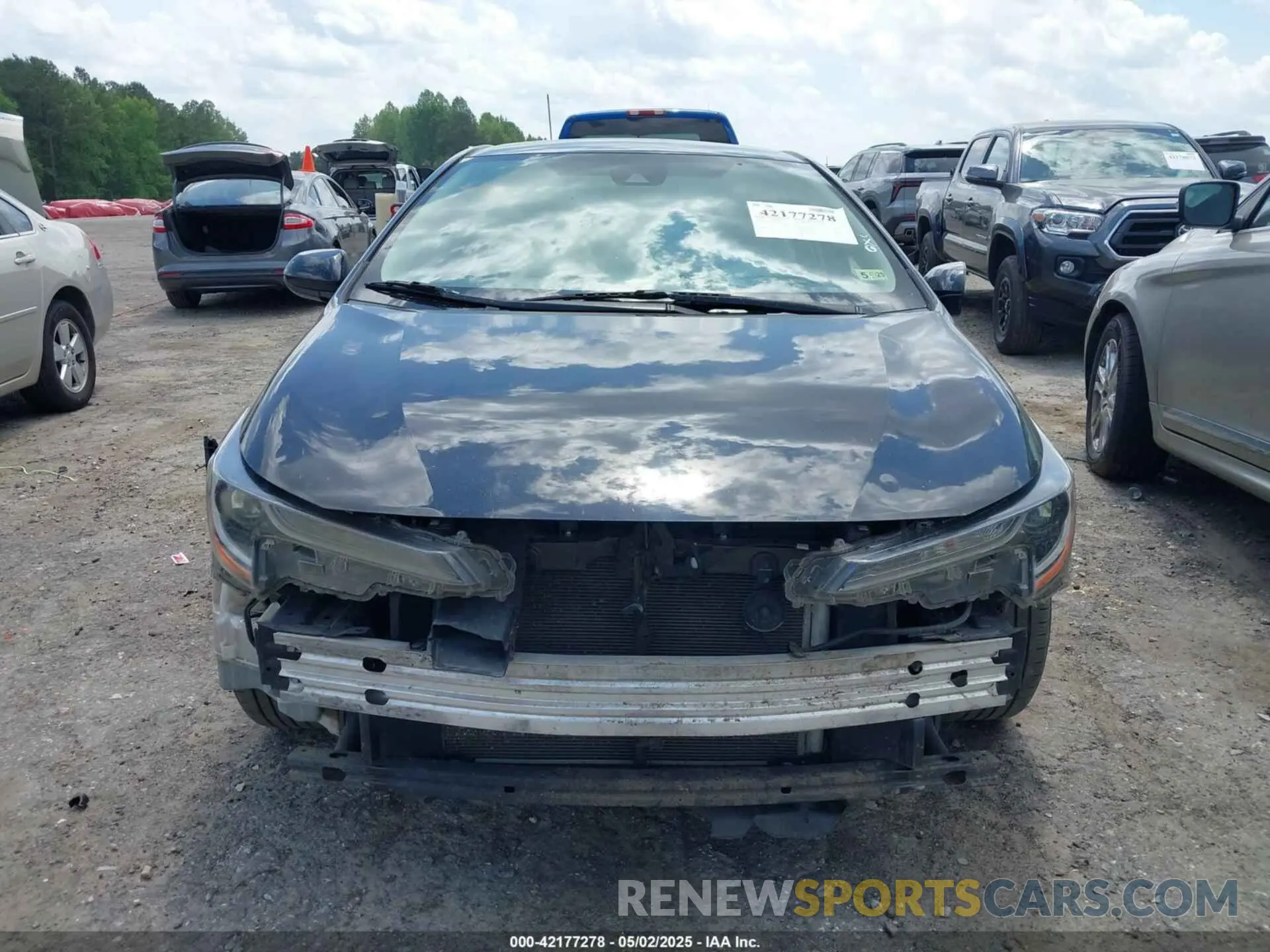 13 Photograph of a damaged car 5YFEPRAE9LP095250 TOYOTA COROLLA 2020