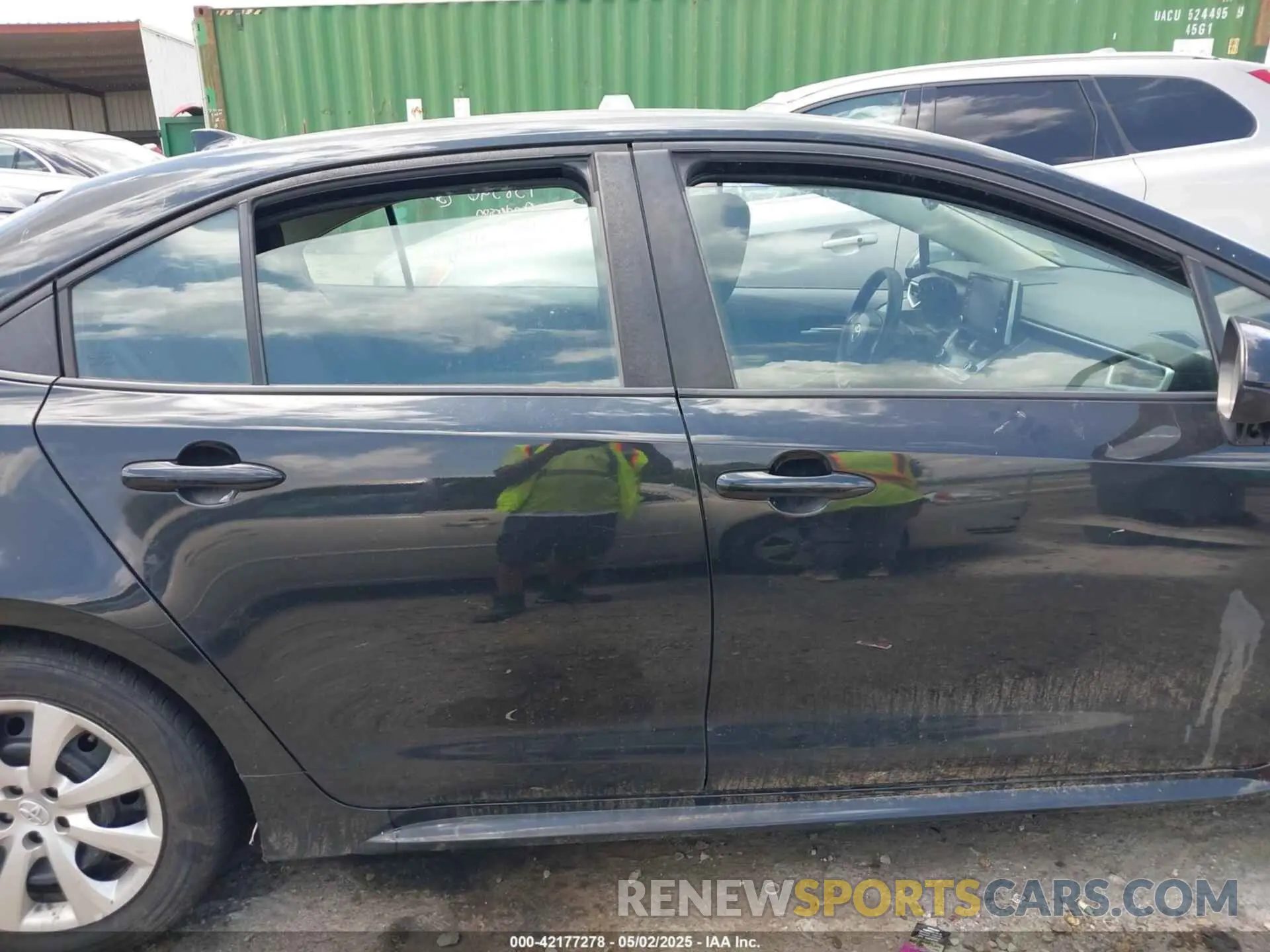 14 Photograph of a damaged car 5YFEPRAE9LP095250 TOYOTA COROLLA 2020