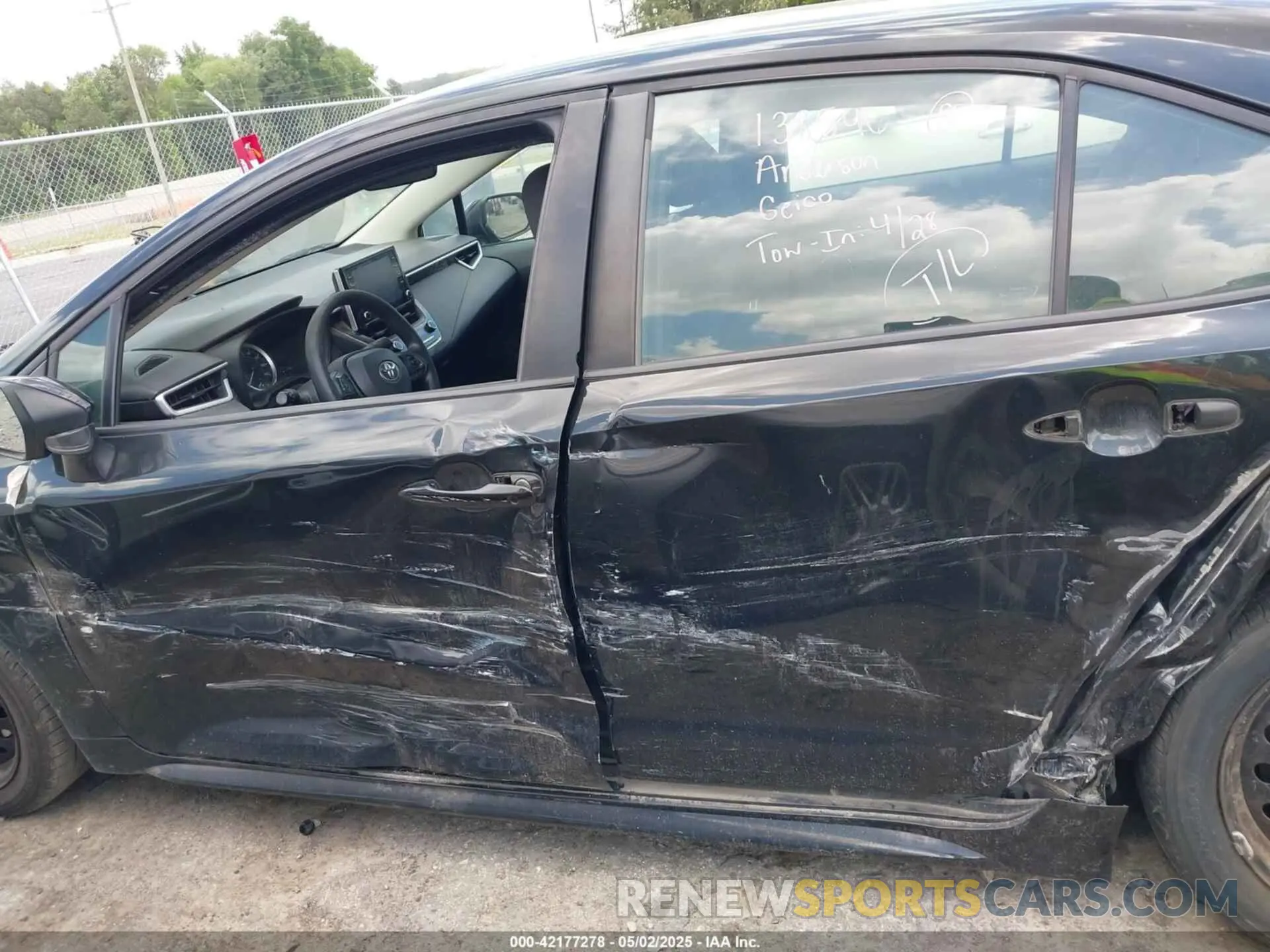 15 Photograph of a damaged car 5YFEPRAE9LP095250 TOYOTA COROLLA 2020