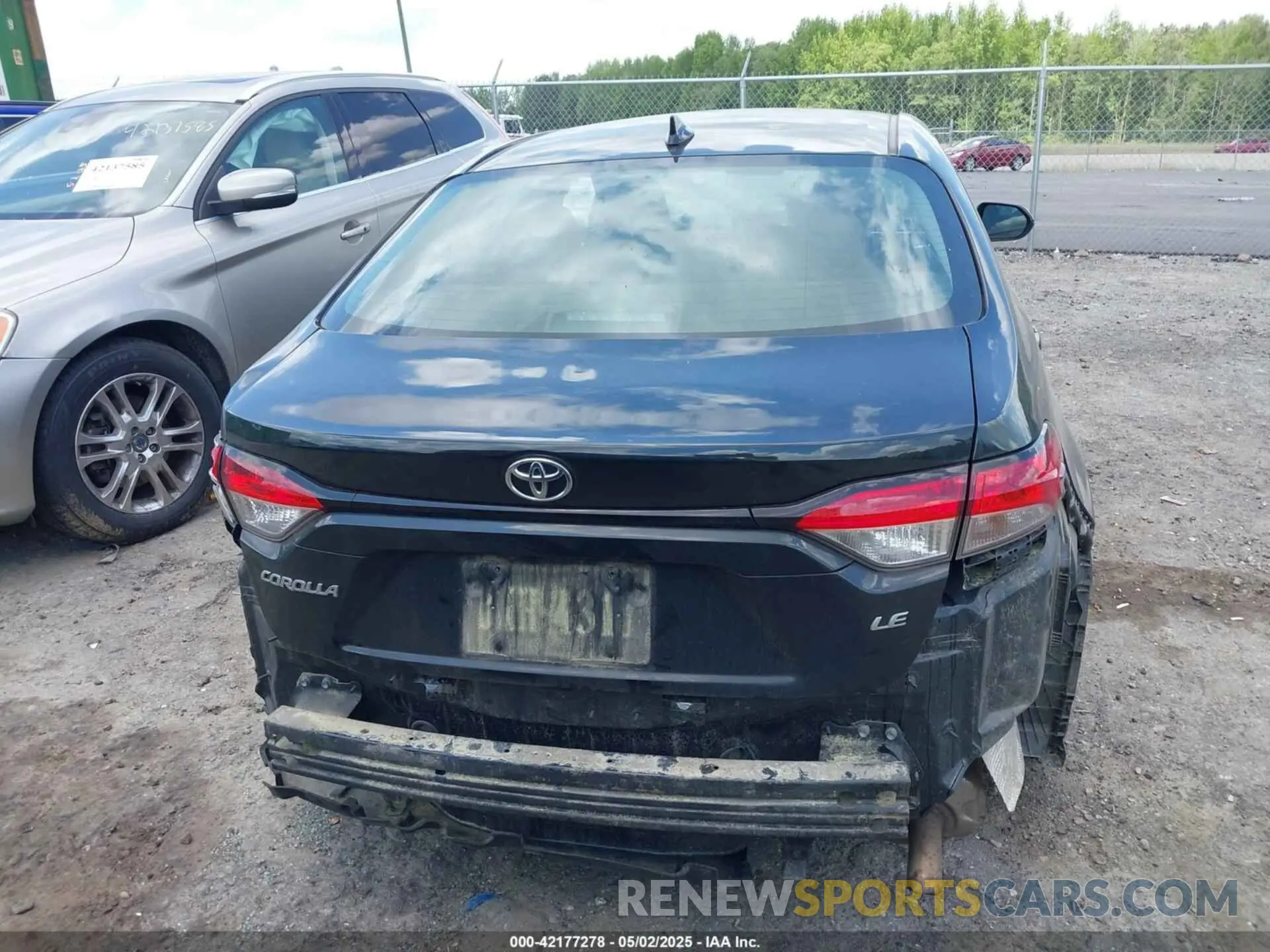 17 Photograph of a damaged car 5YFEPRAE9LP095250 TOYOTA COROLLA 2020